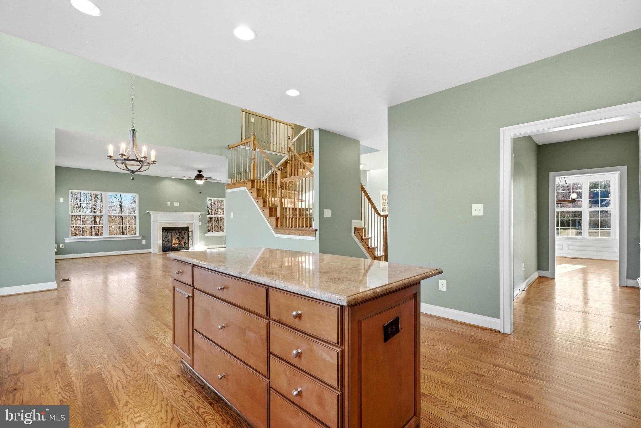 TWIN PONDS - Residential