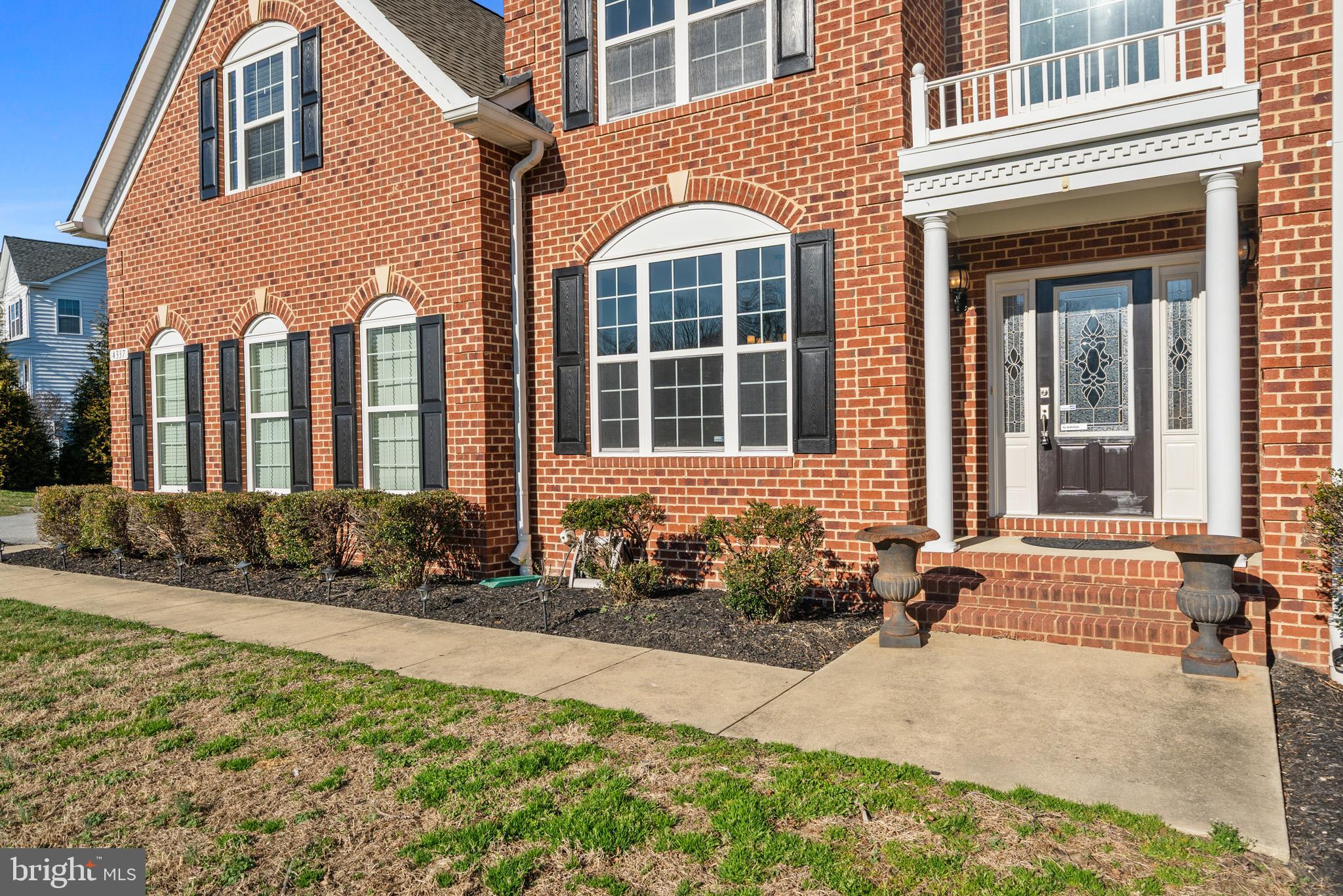 TWIN PONDS - Residential