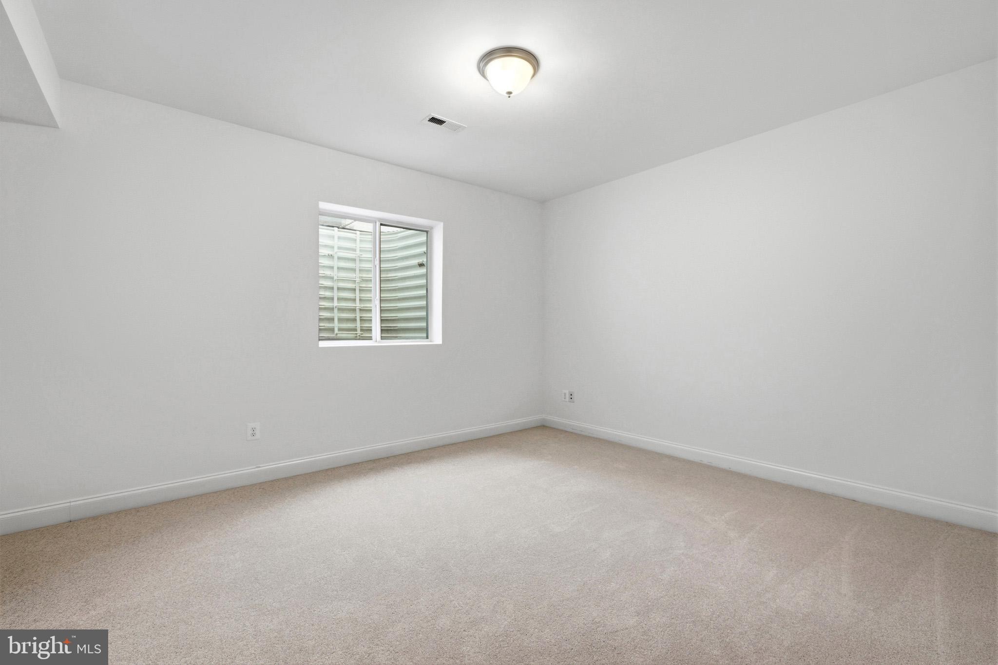 TWIN PONDS - Residential