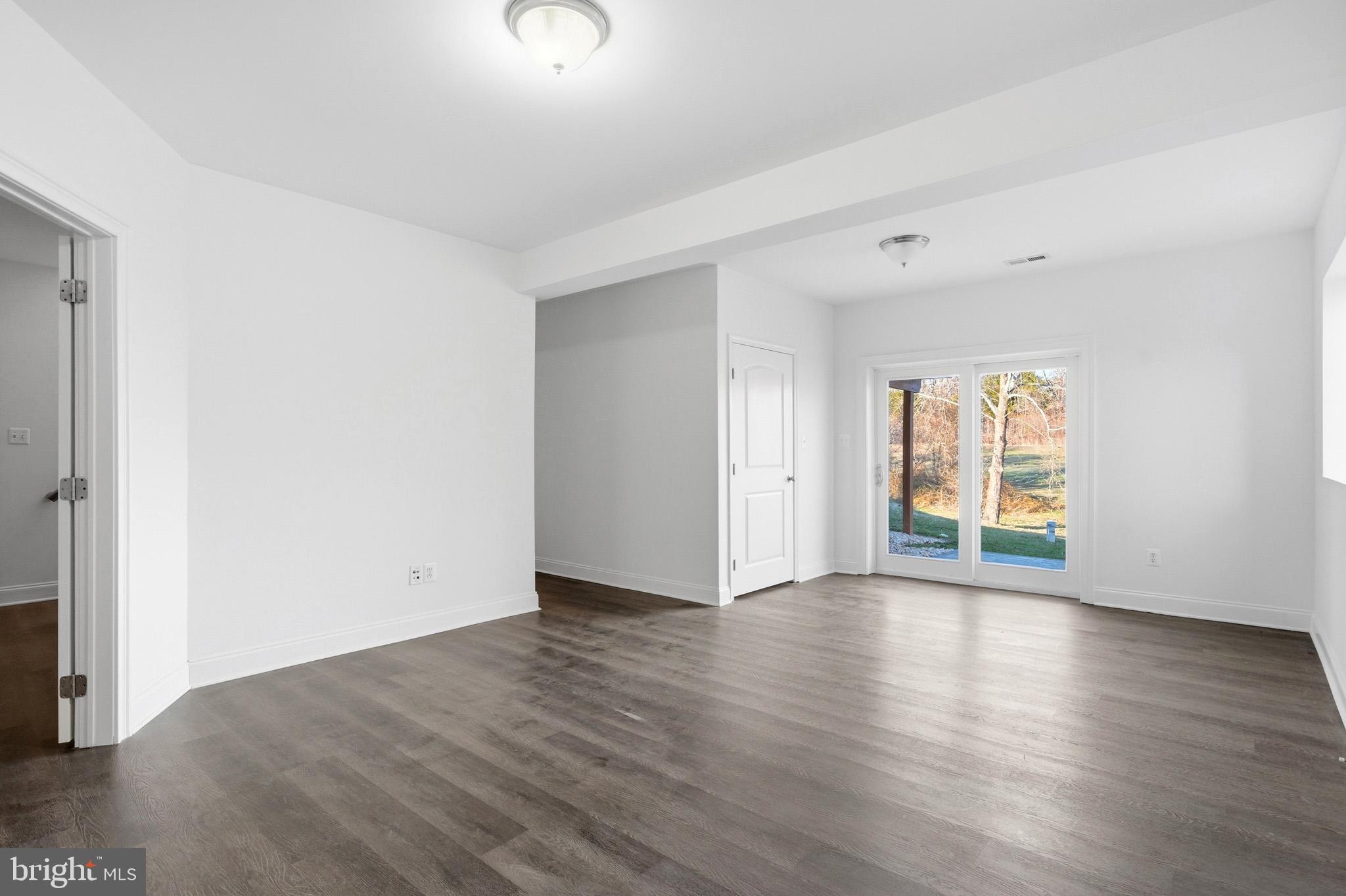 TWIN PONDS - Residential