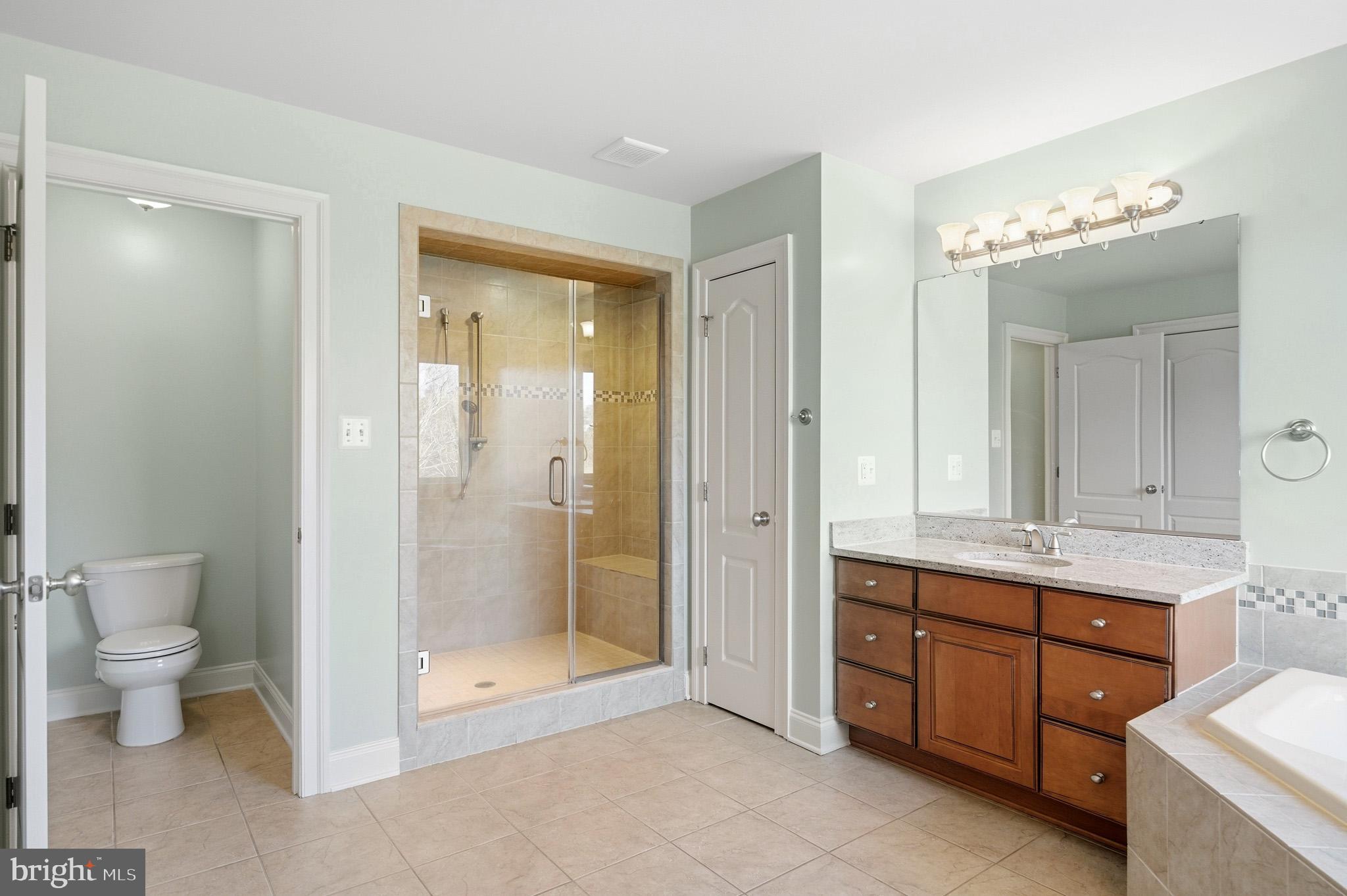 TWIN PONDS - Residential