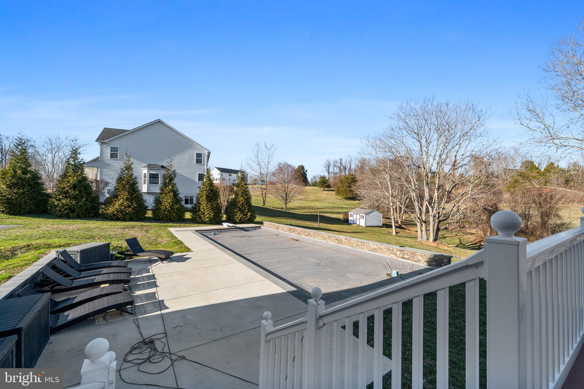 TWIN PONDS - Residential