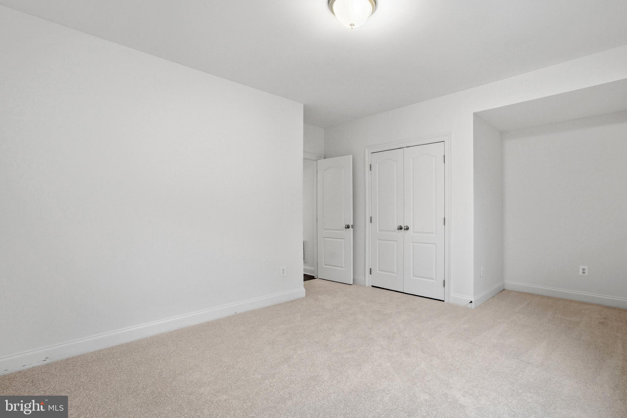 TWIN PONDS - Residential