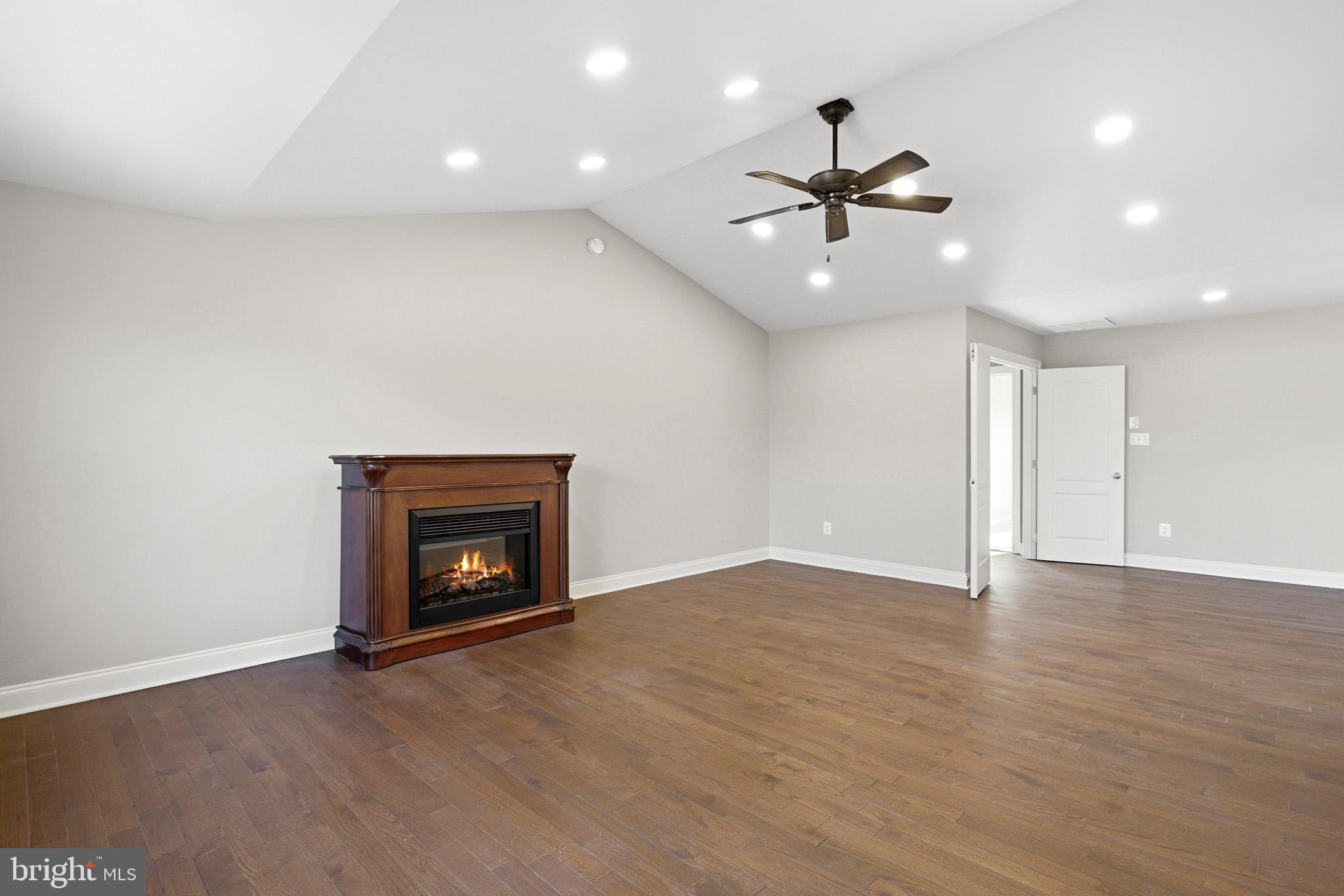 TWIN PONDS - Residential