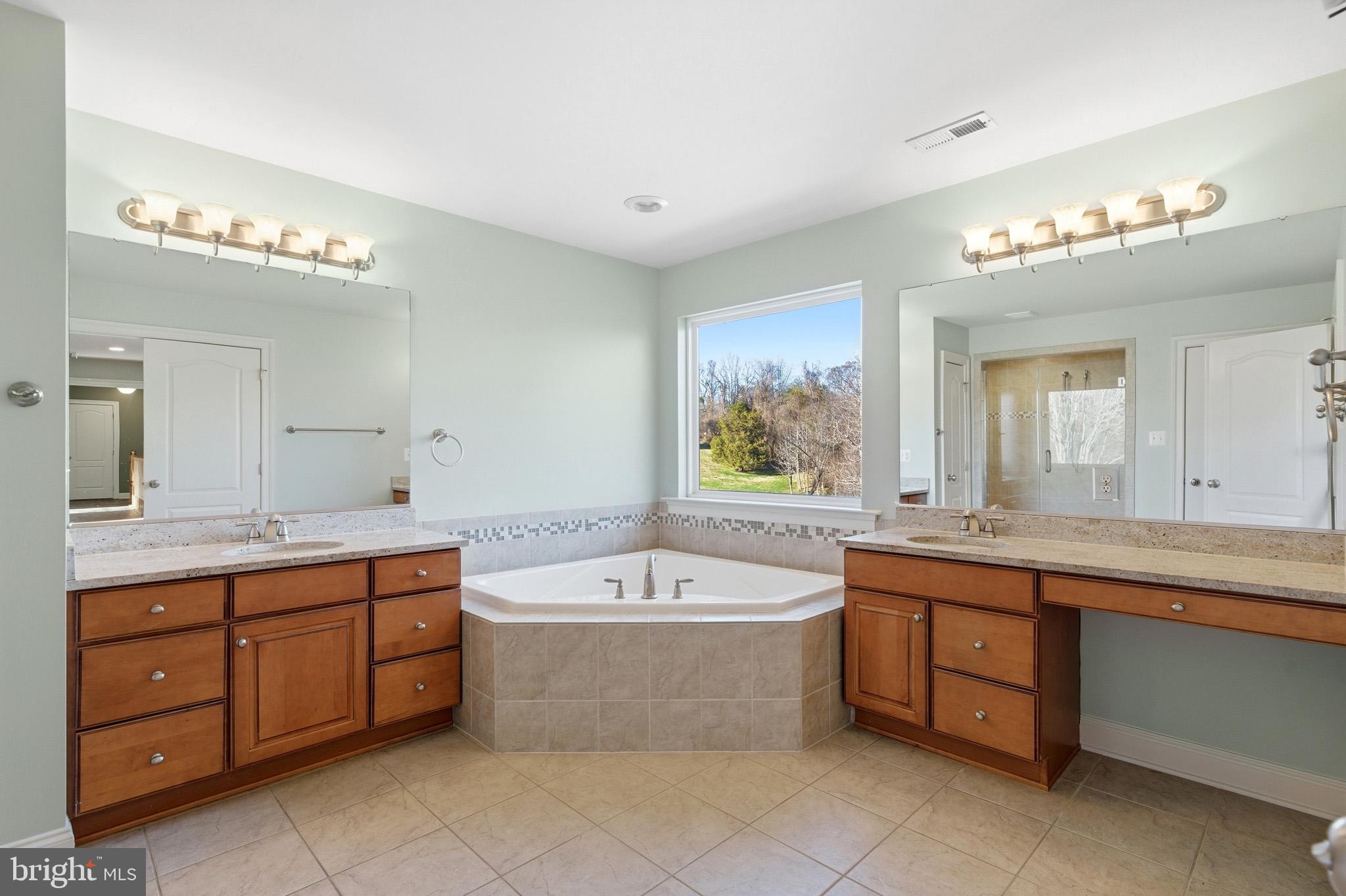 TWIN PONDS - Residential