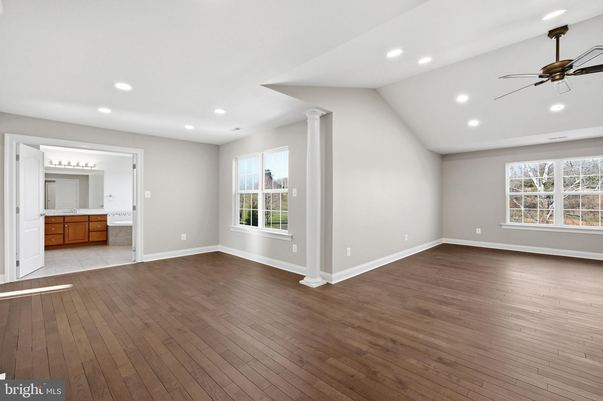 TWIN PONDS - Residential