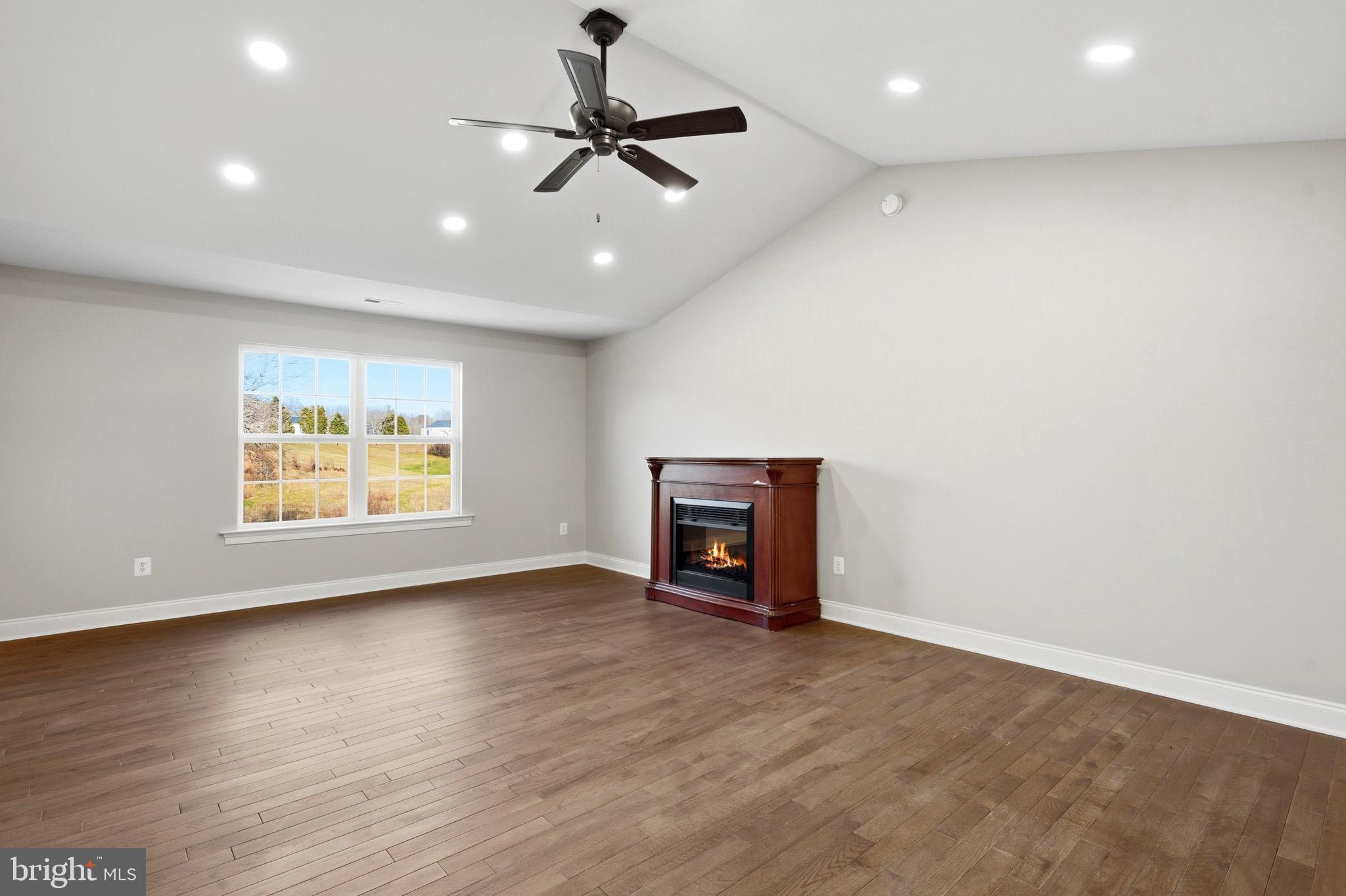 TWIN PONDS - Residential