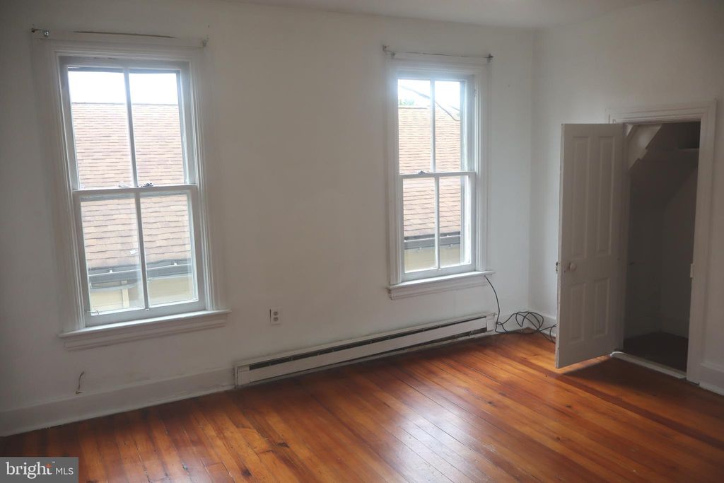 Photo of 484 E E Washington St, CHAMBERSBURG, PA 17201 (MLS # PAFL2030444)