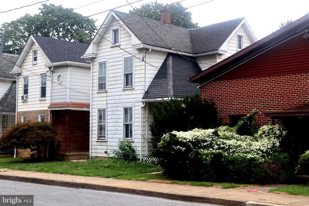 Photo of 484 E E Washington St, CHAMBERSBURG, PA 17201 (MLS # PAFL2030444)