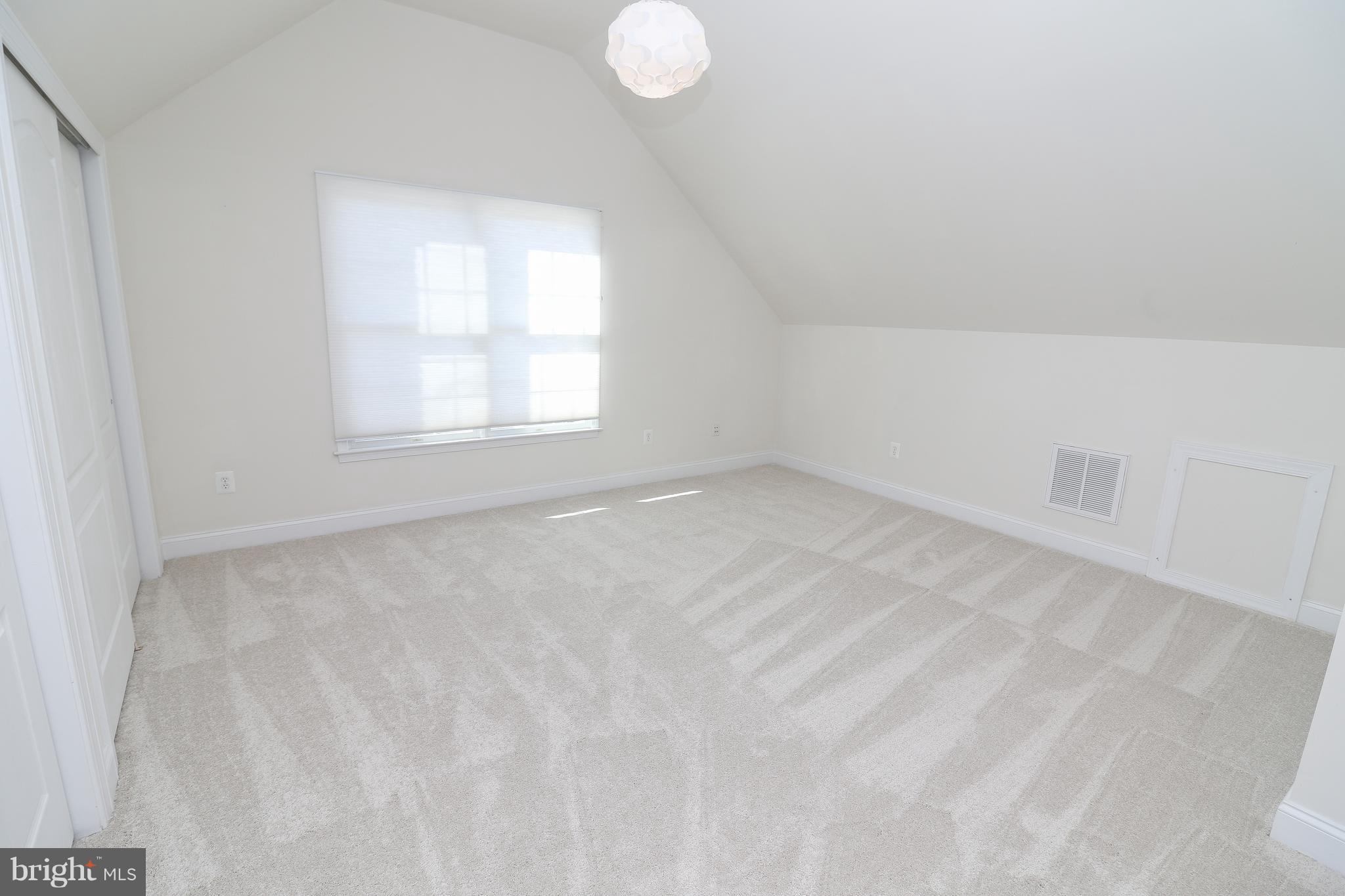 SOUTH RIDING - Residential