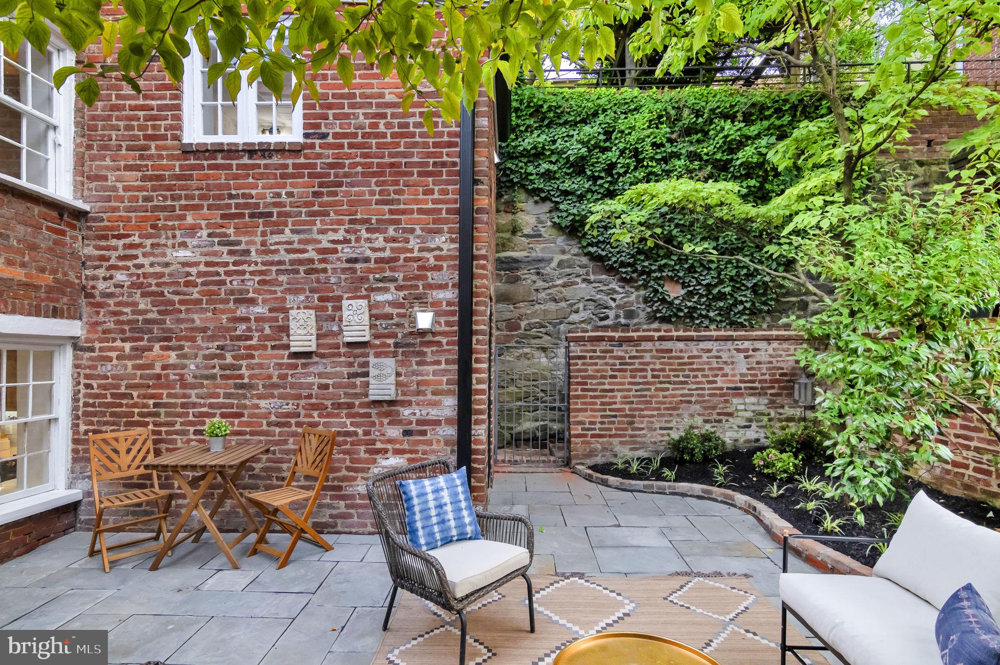 OLD TOWN ALEXANDRIA - Residential