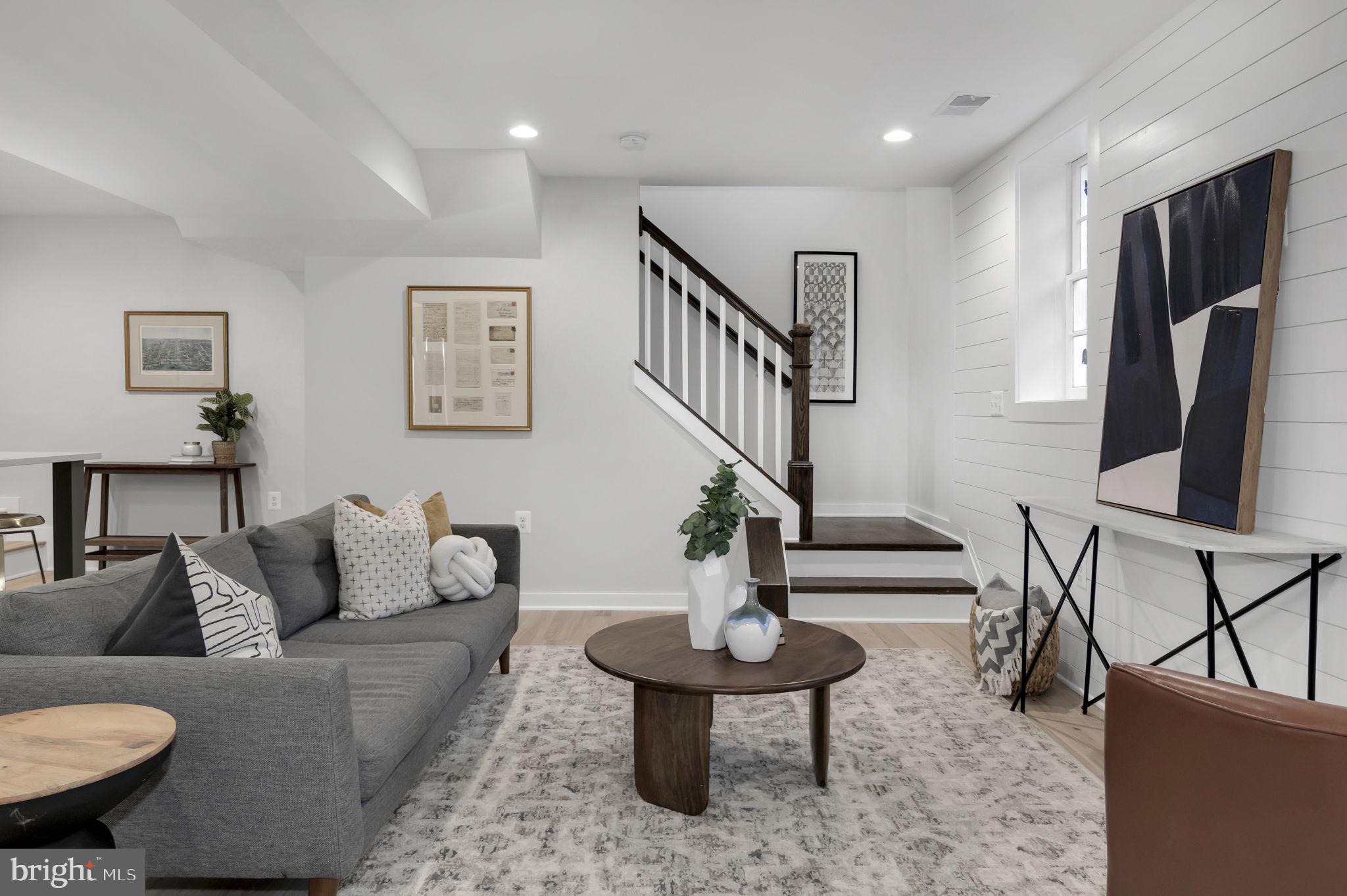 OLD TOWN ALEXANDRIA - Residential