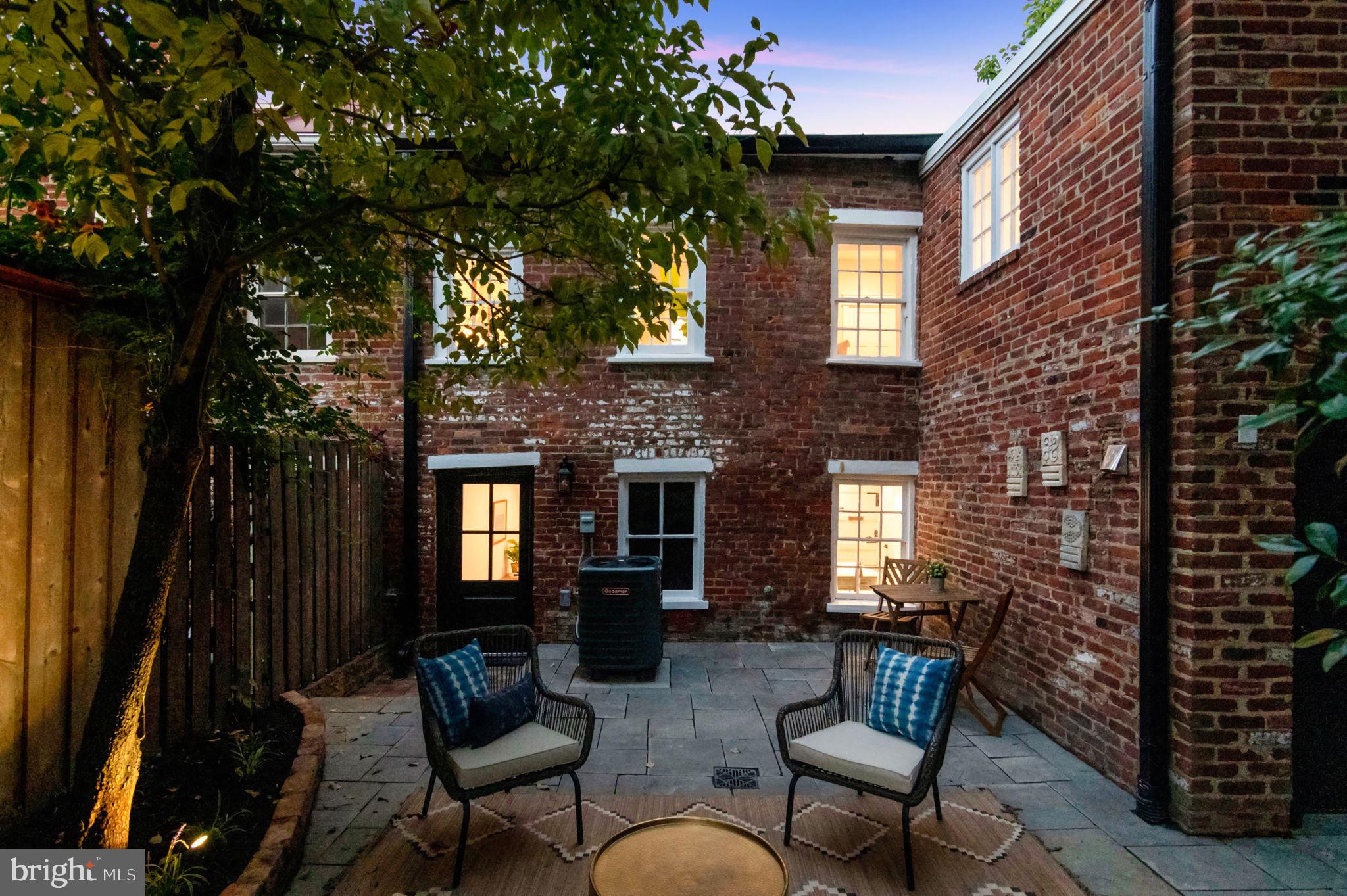 OLD TOWN ALEXANDRIA - Residential