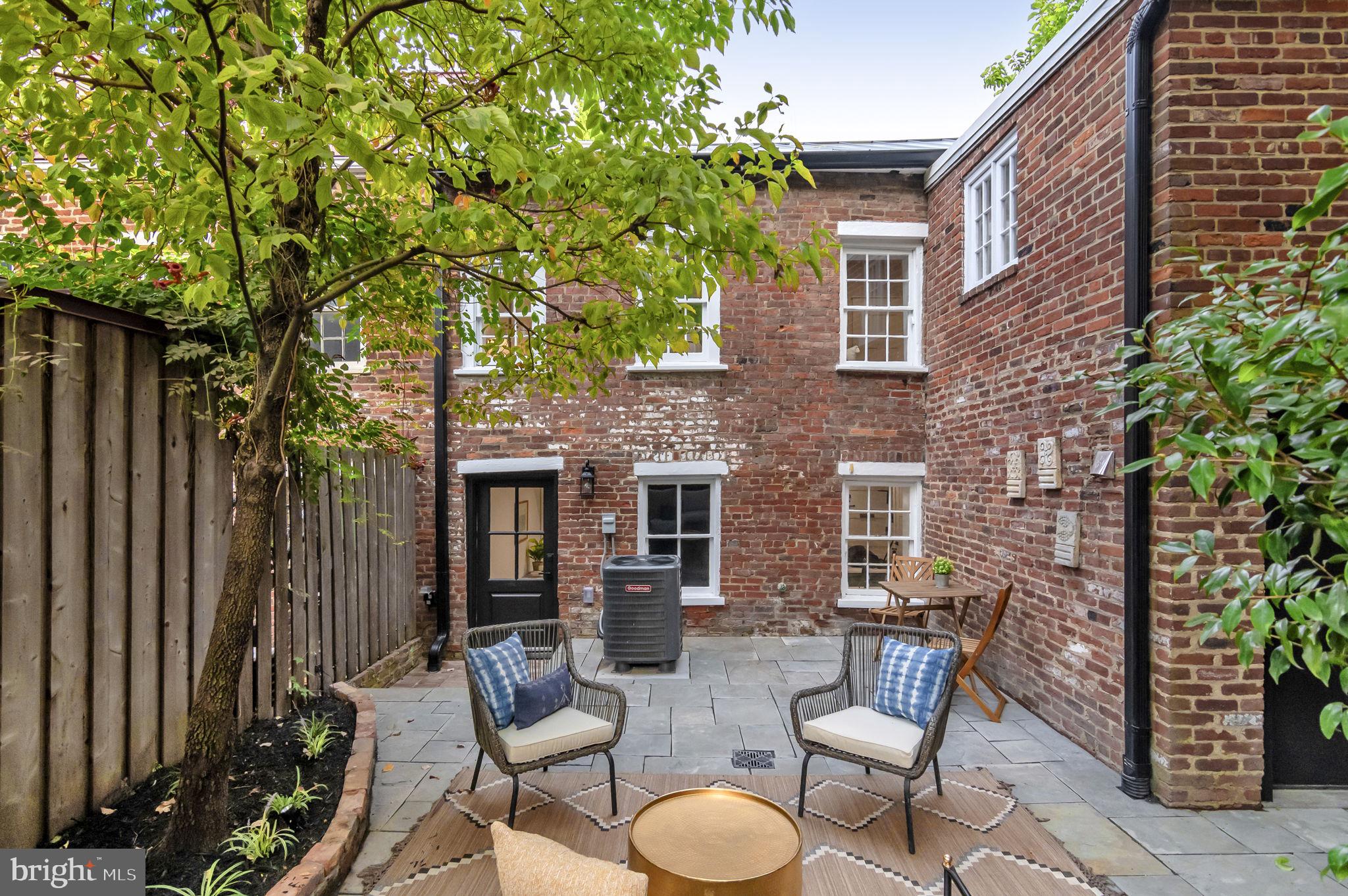 OLD TOWN ALEXANDRIA - Residential