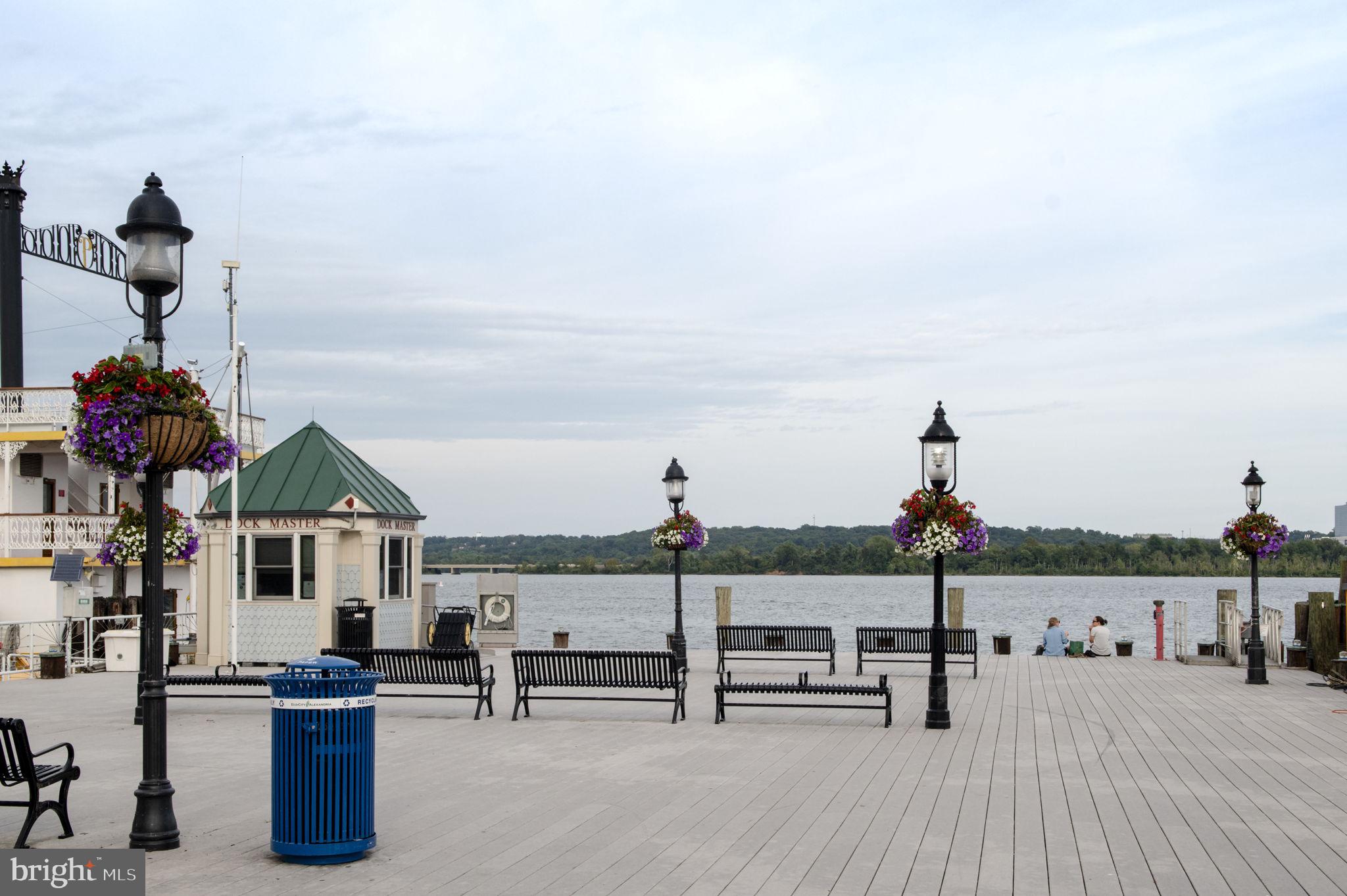 OLD TOWN ALEXANDRIA - Residential