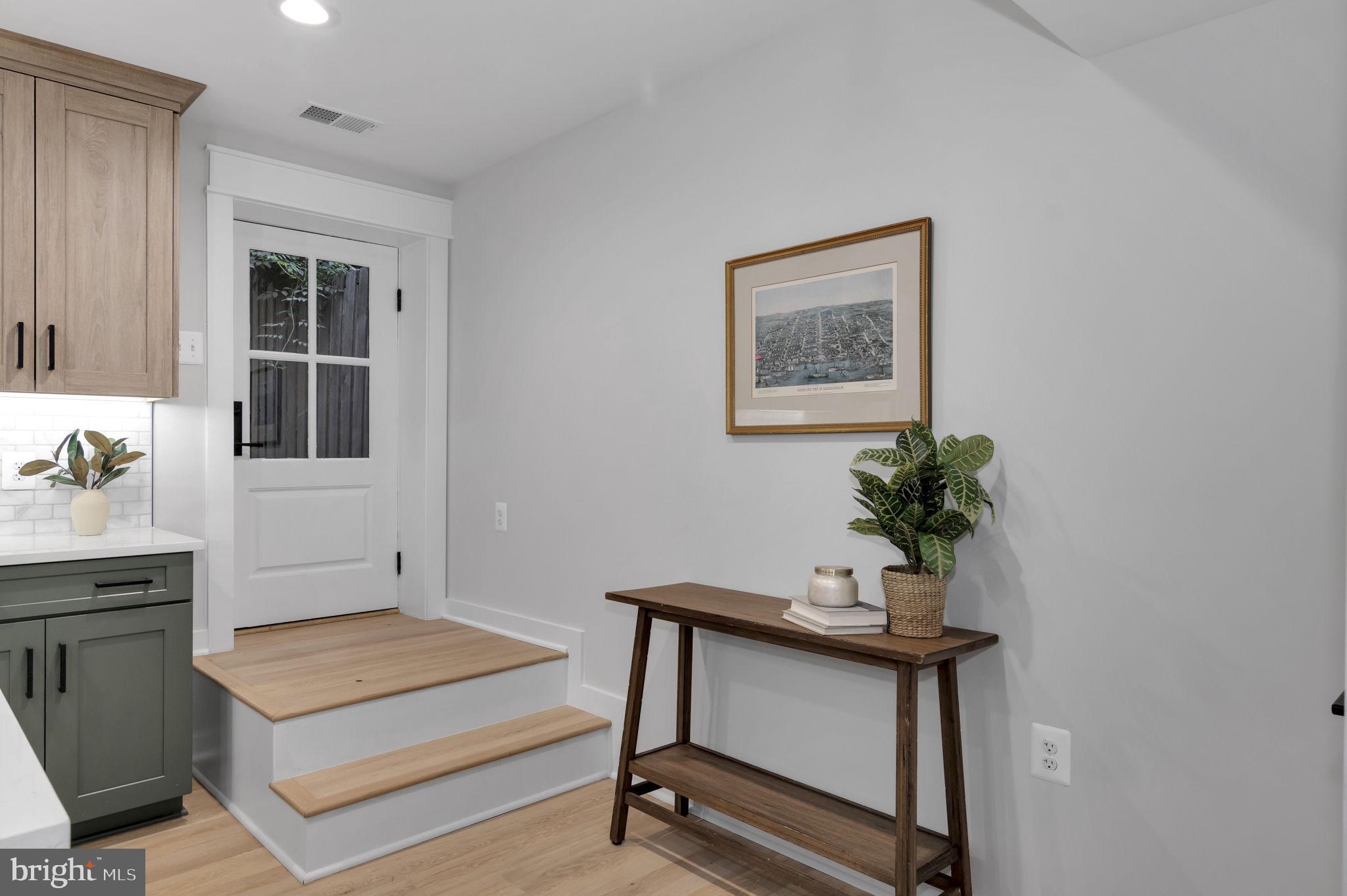 OLD TOWN ALEXANDRIA - Residential