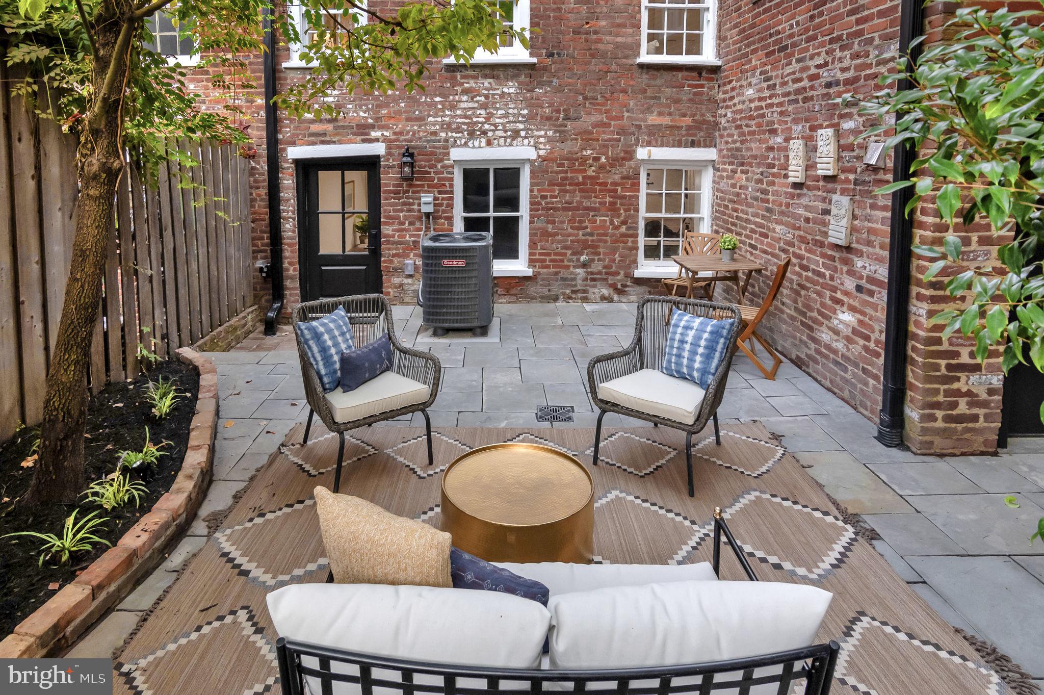 OLD TOWN ALEXANDRIA - Residential