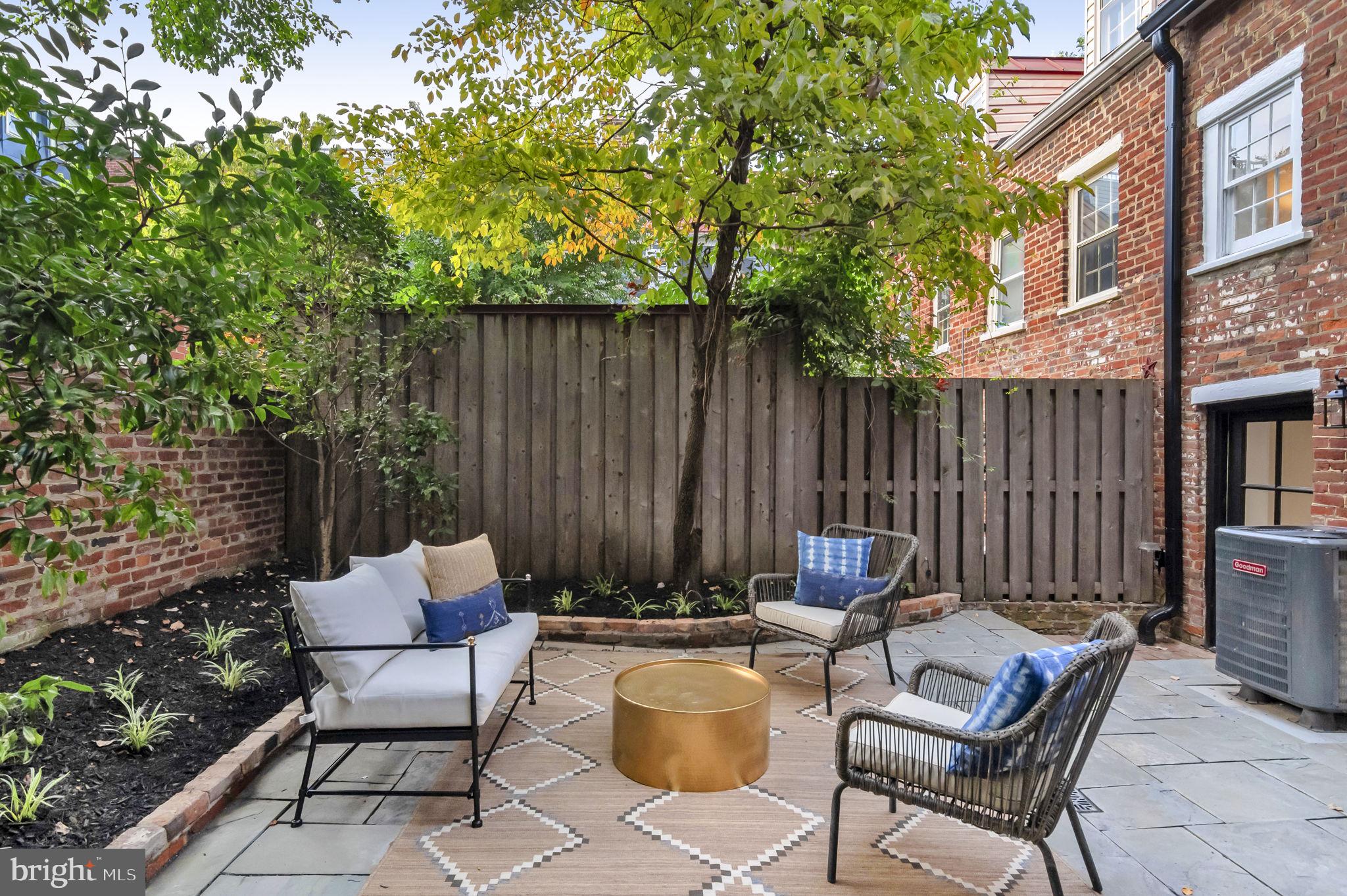 OLD TOWN ALEXANDRIA - Residential