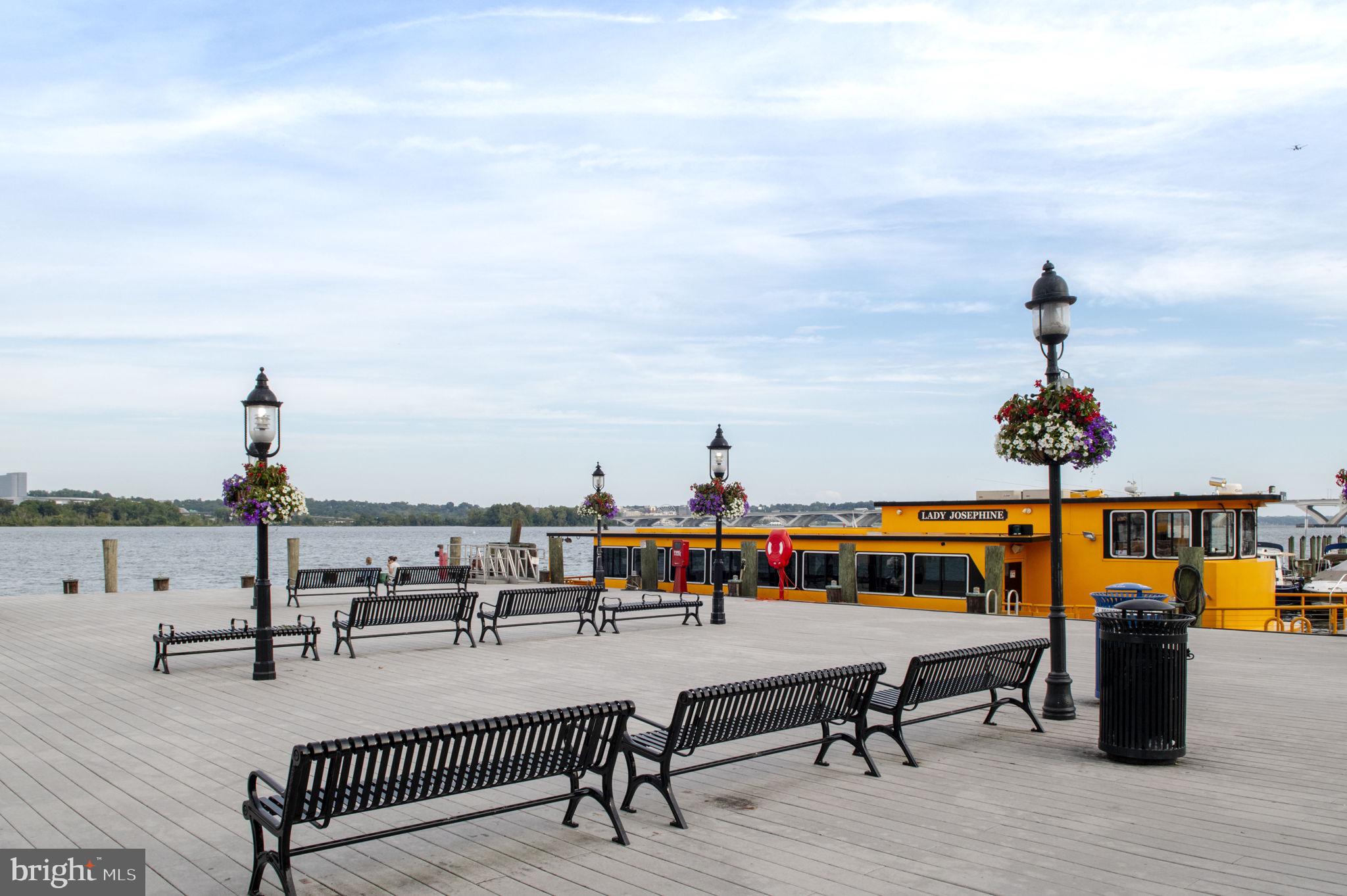 OLD TOWN ALEXANDRIA - Residential