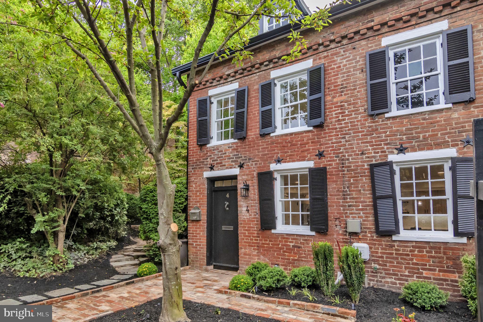 OLD TOWN ALEXANDRIA - Residential