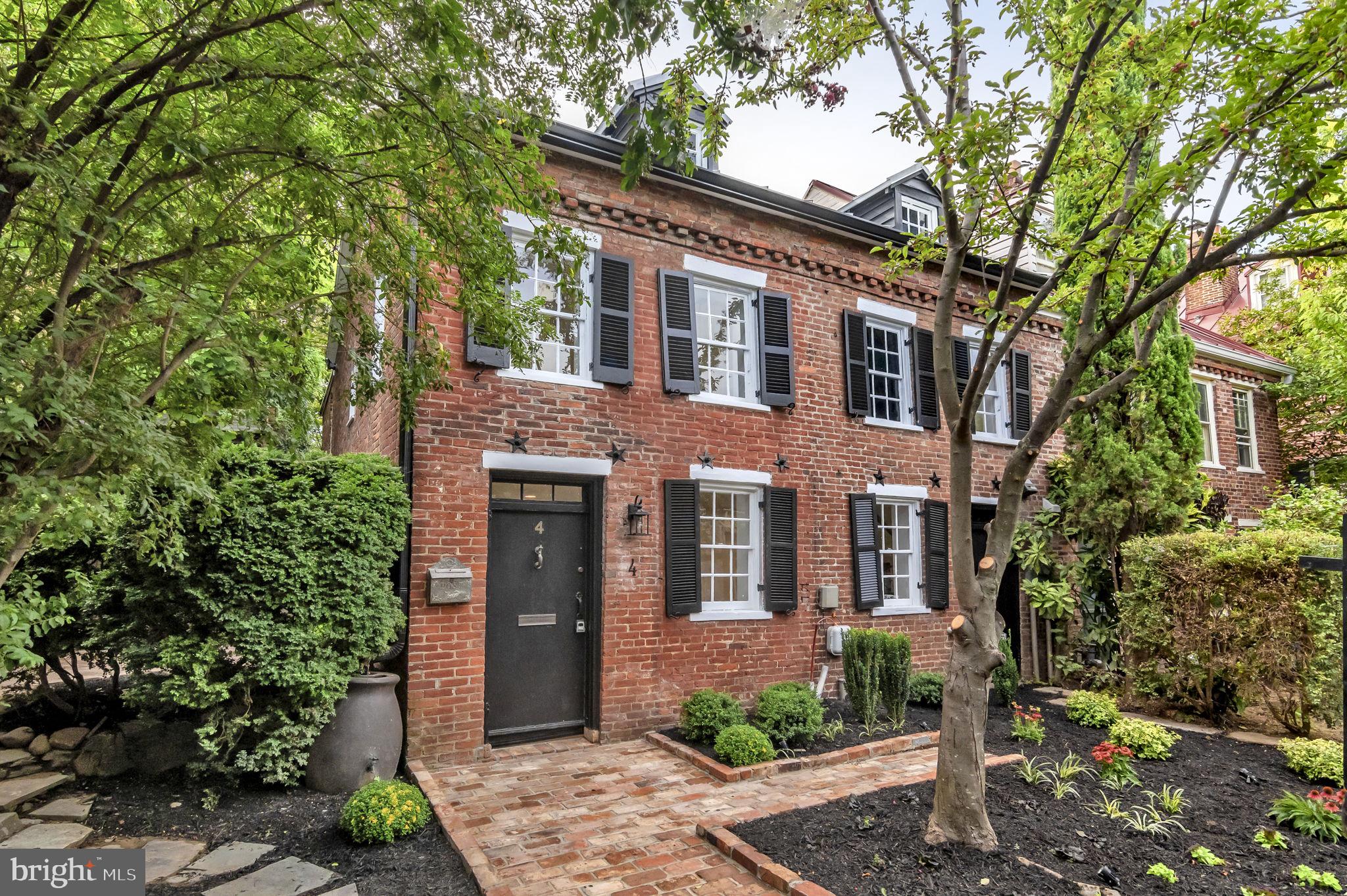 OLD TOWN ALEXANDRIA - Residential