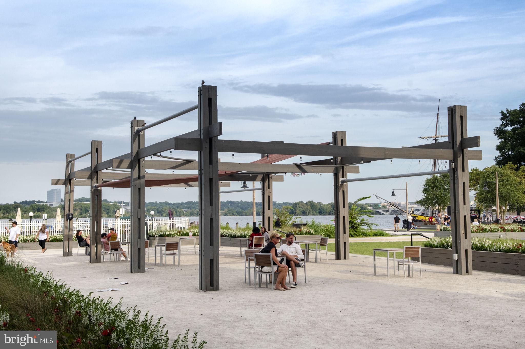 OLD TOWN ALEXANDRIA - Residential