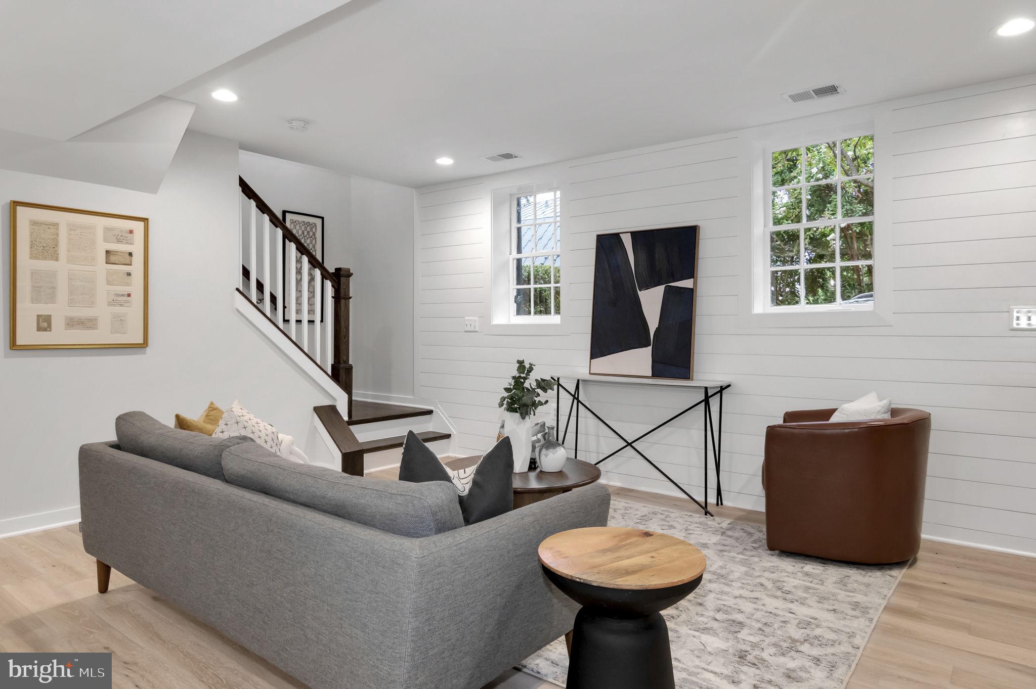 OLD TOWN ALEXANDRIA - Residential