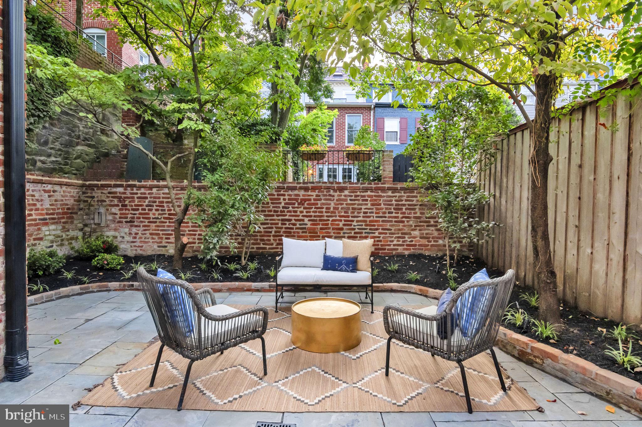 OLD TOWN ALEXANDRIA - Residential