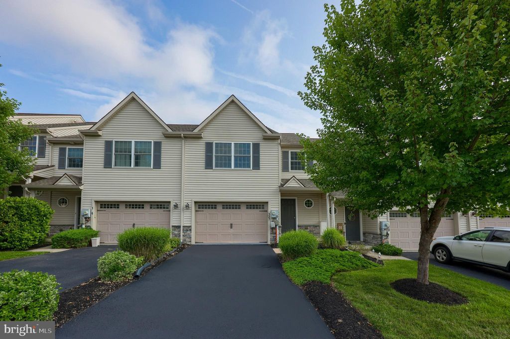 Photo of 127 GENTLEMENS WAY, LANCASTER, PA 17603 (MLS # PALA2038864)