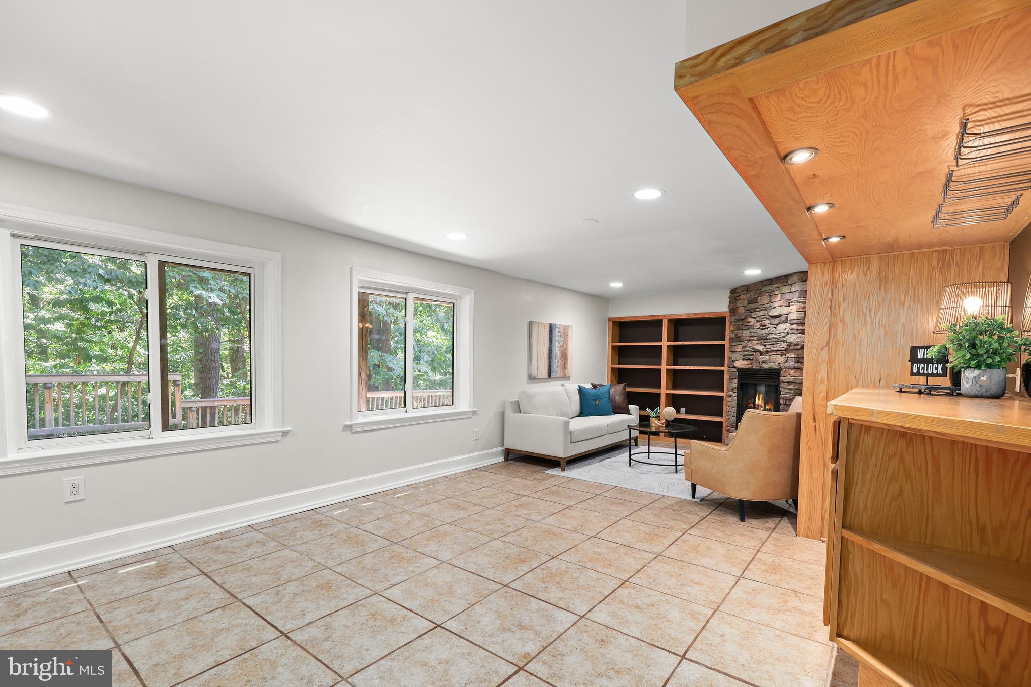 ARLINGTON FOREST - Residential