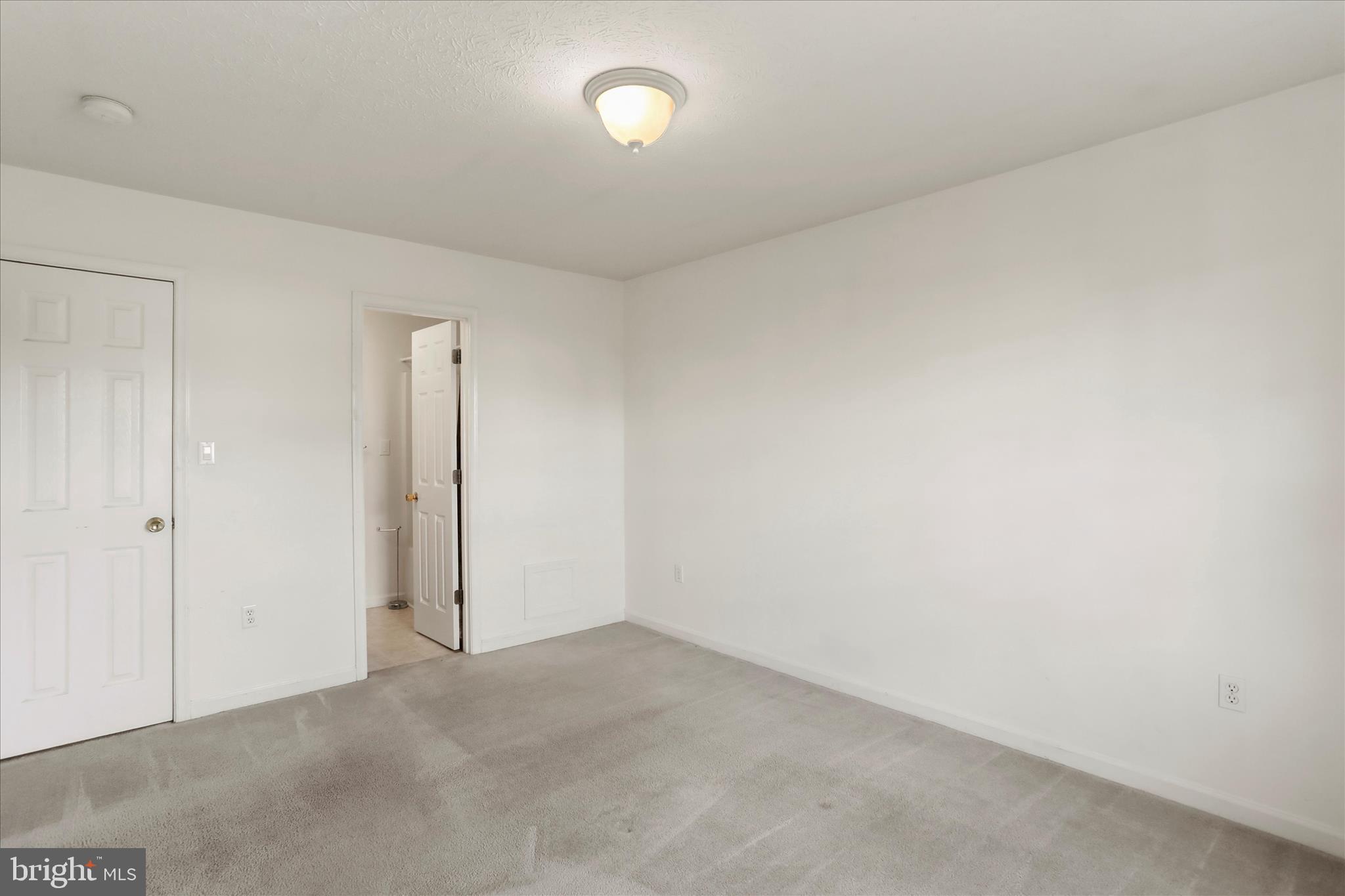 RIDGEFIELD - Residential