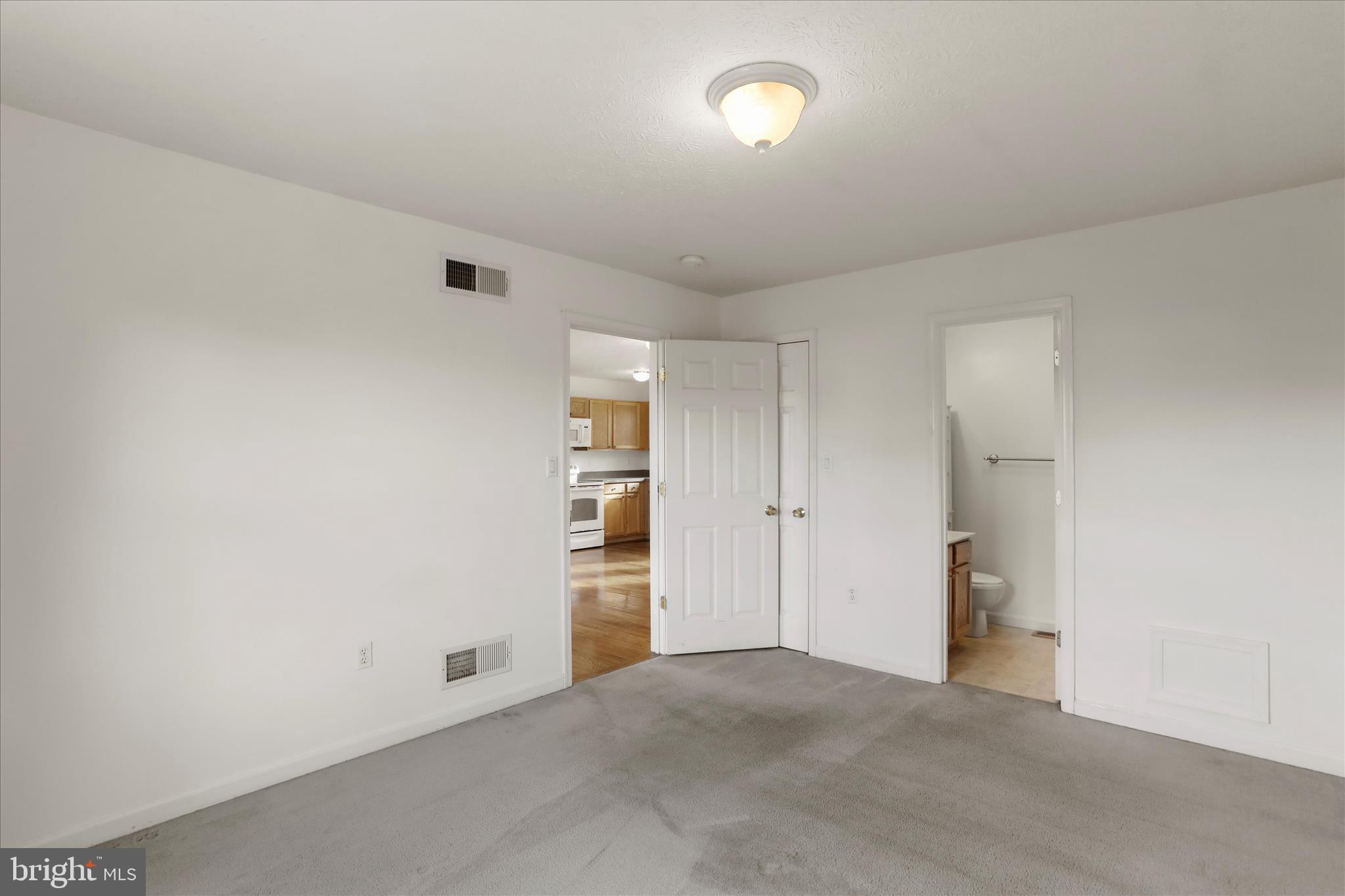 RIDGEFIELD - Residential