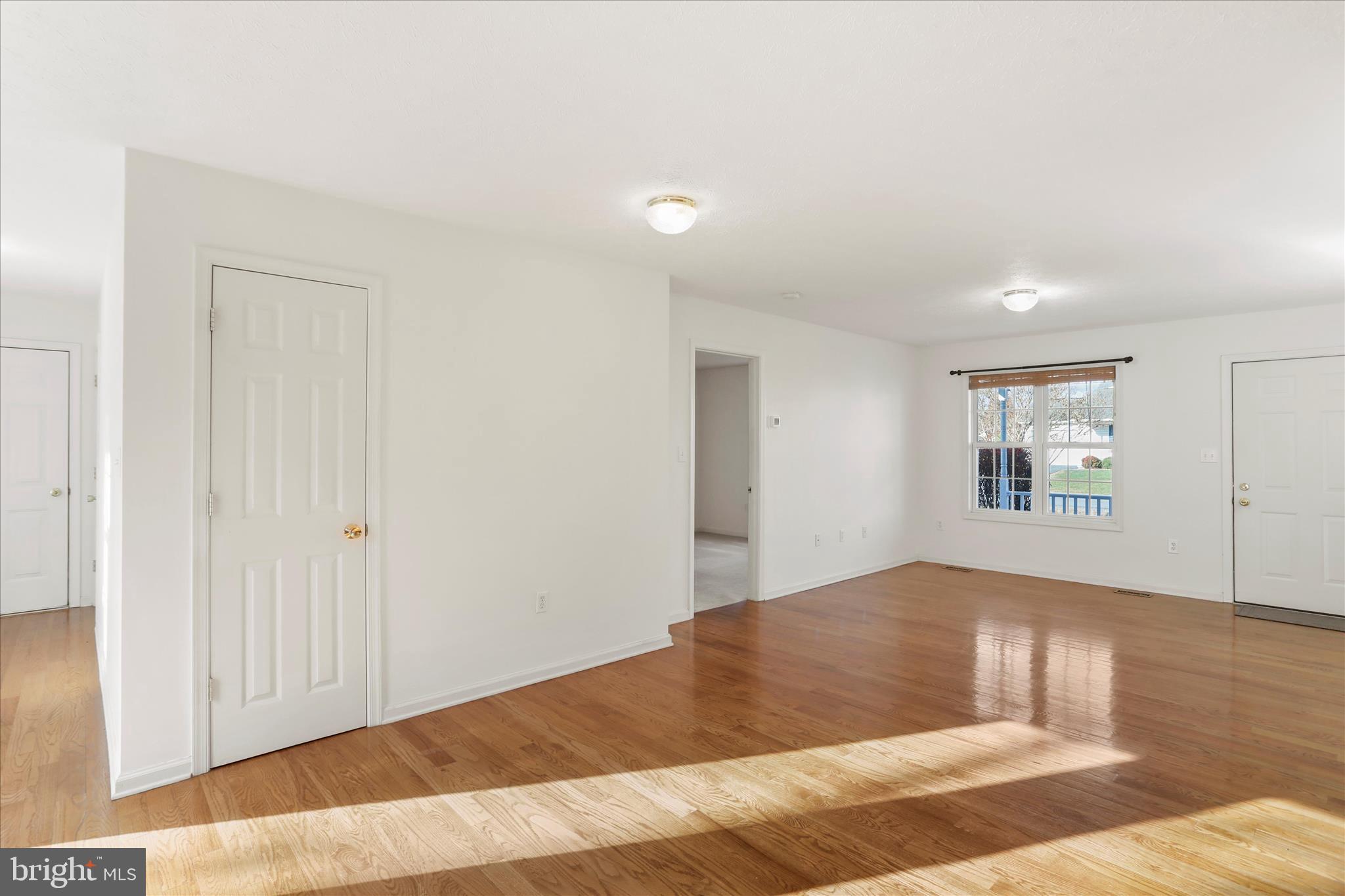 RIDGEFIELD - Residential