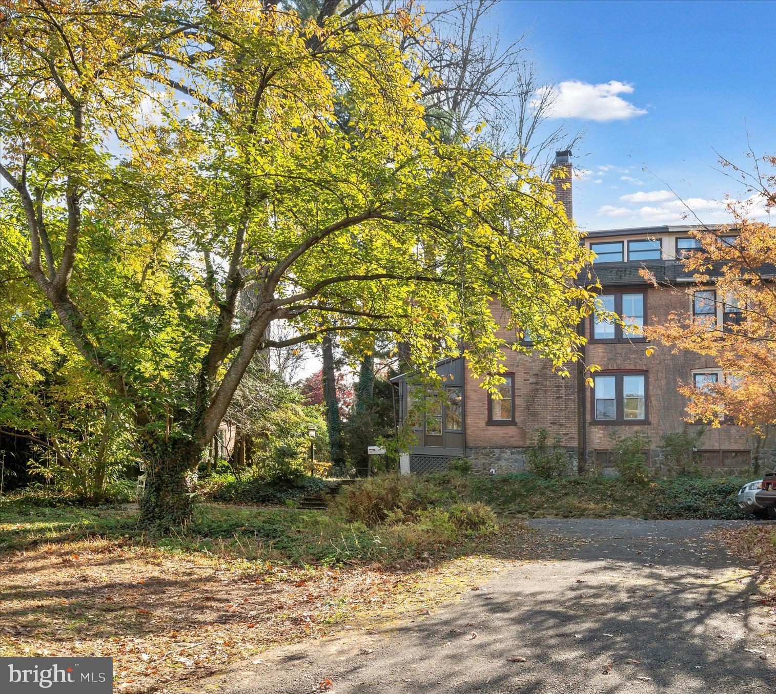 LANDSDOWNE STATION - Residential