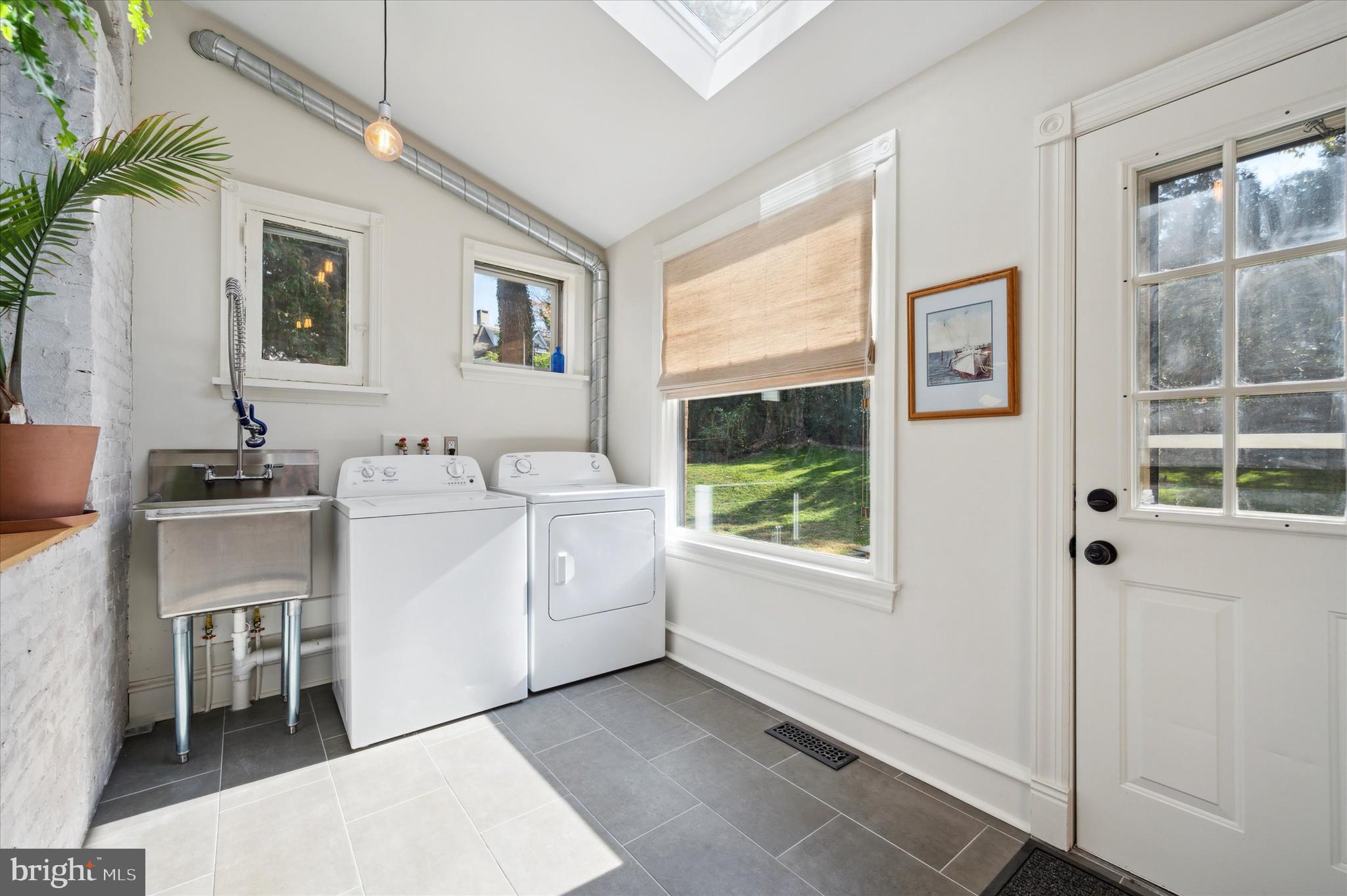 LANDSDOWNE STATION - Residential