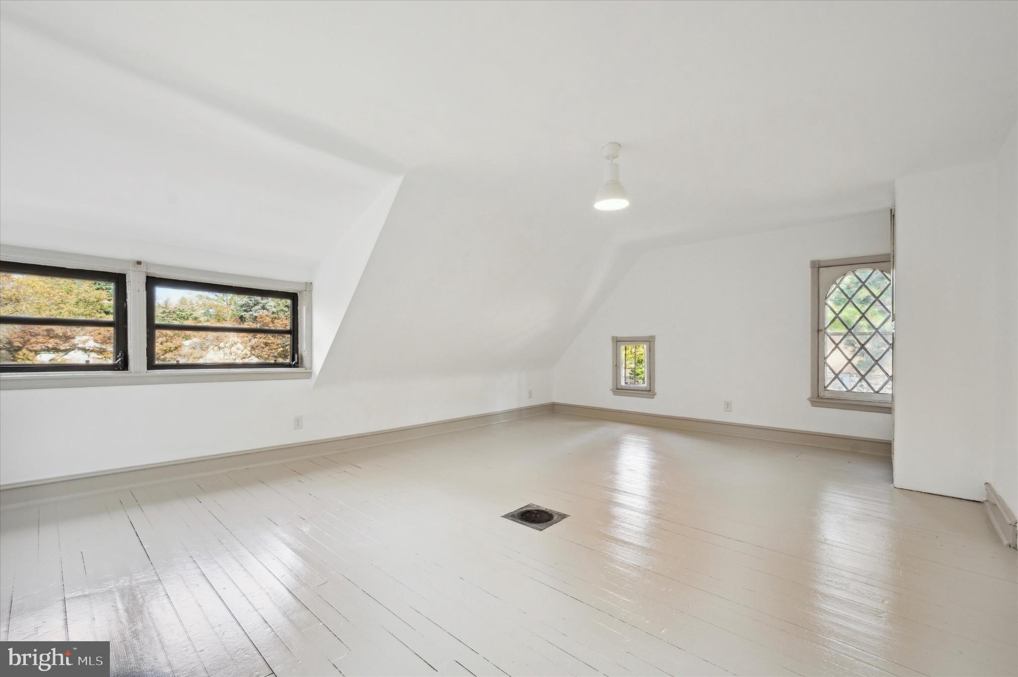 LANDSDOWNE STATION - Residential