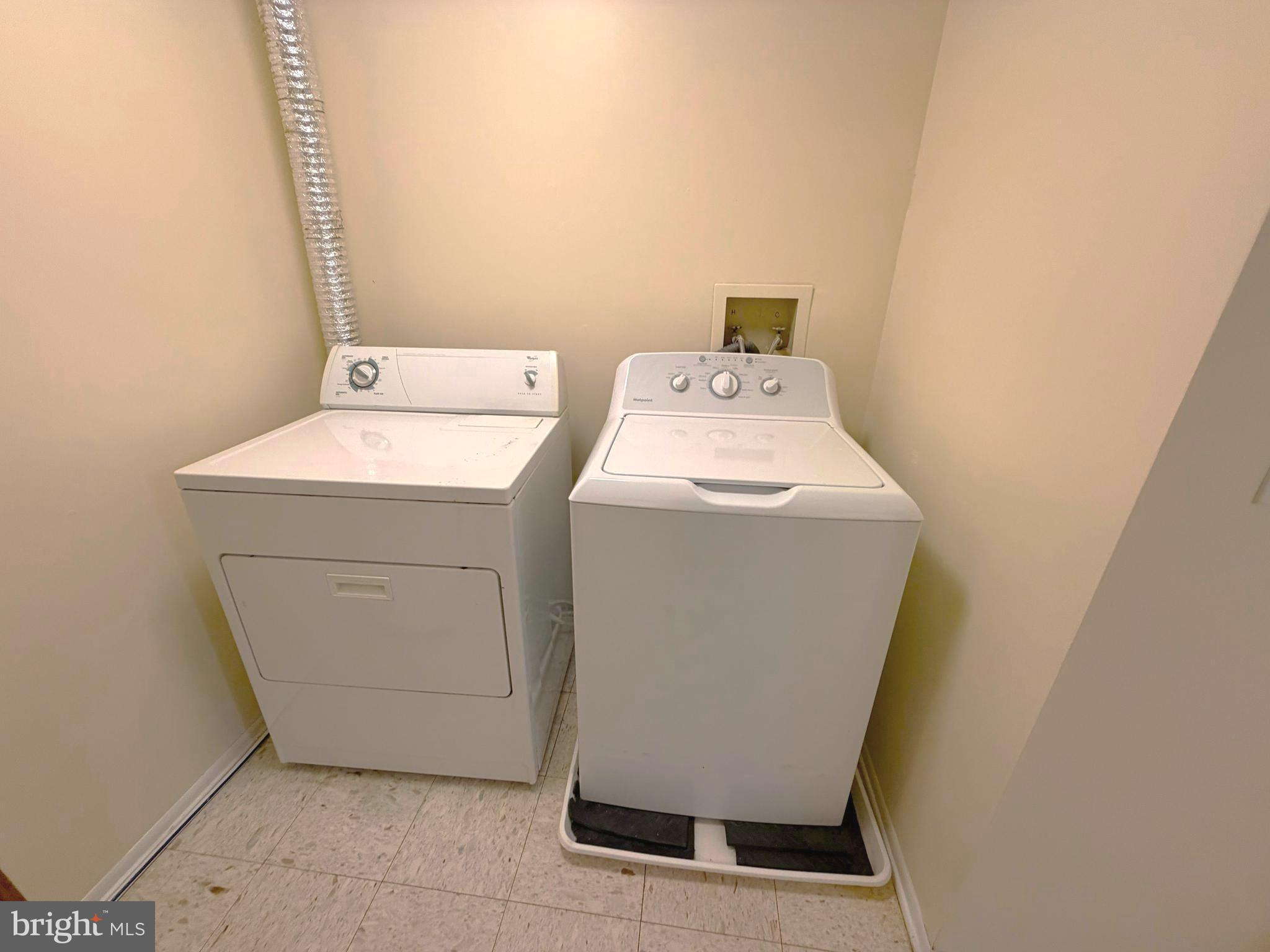 FARMINGDALE - Residential