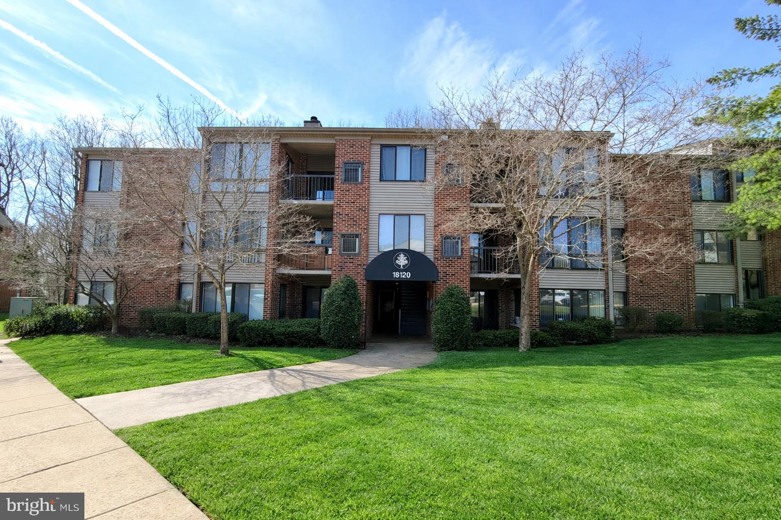 FARMINGDALE - Residential