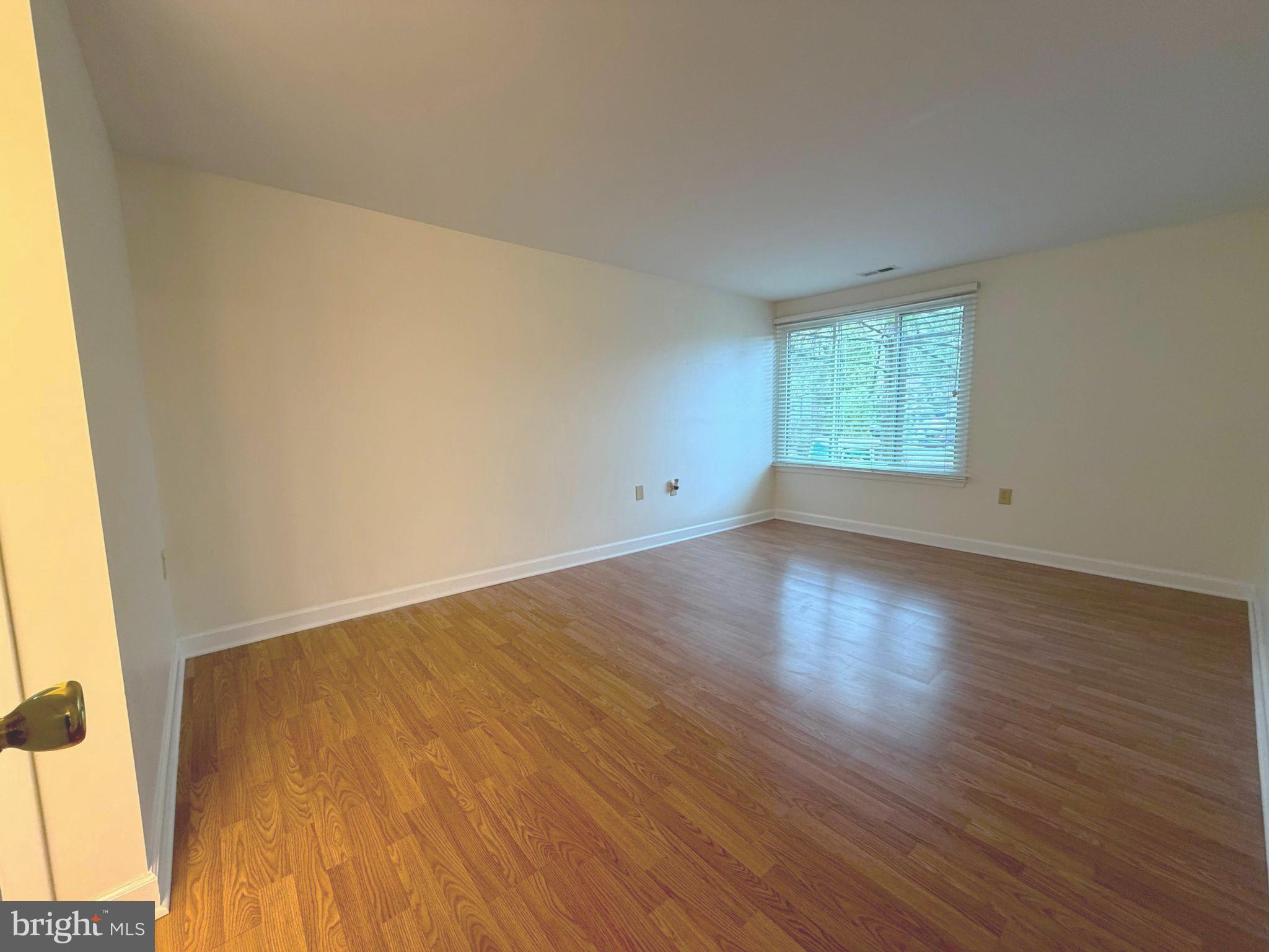 FARMINGDALE - Residential