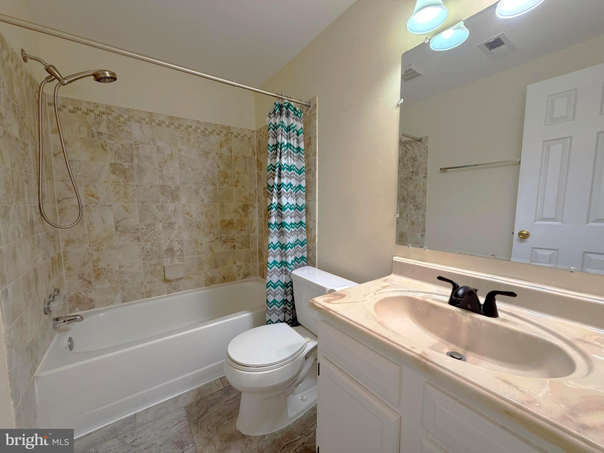 FARMINGDALE - Residential