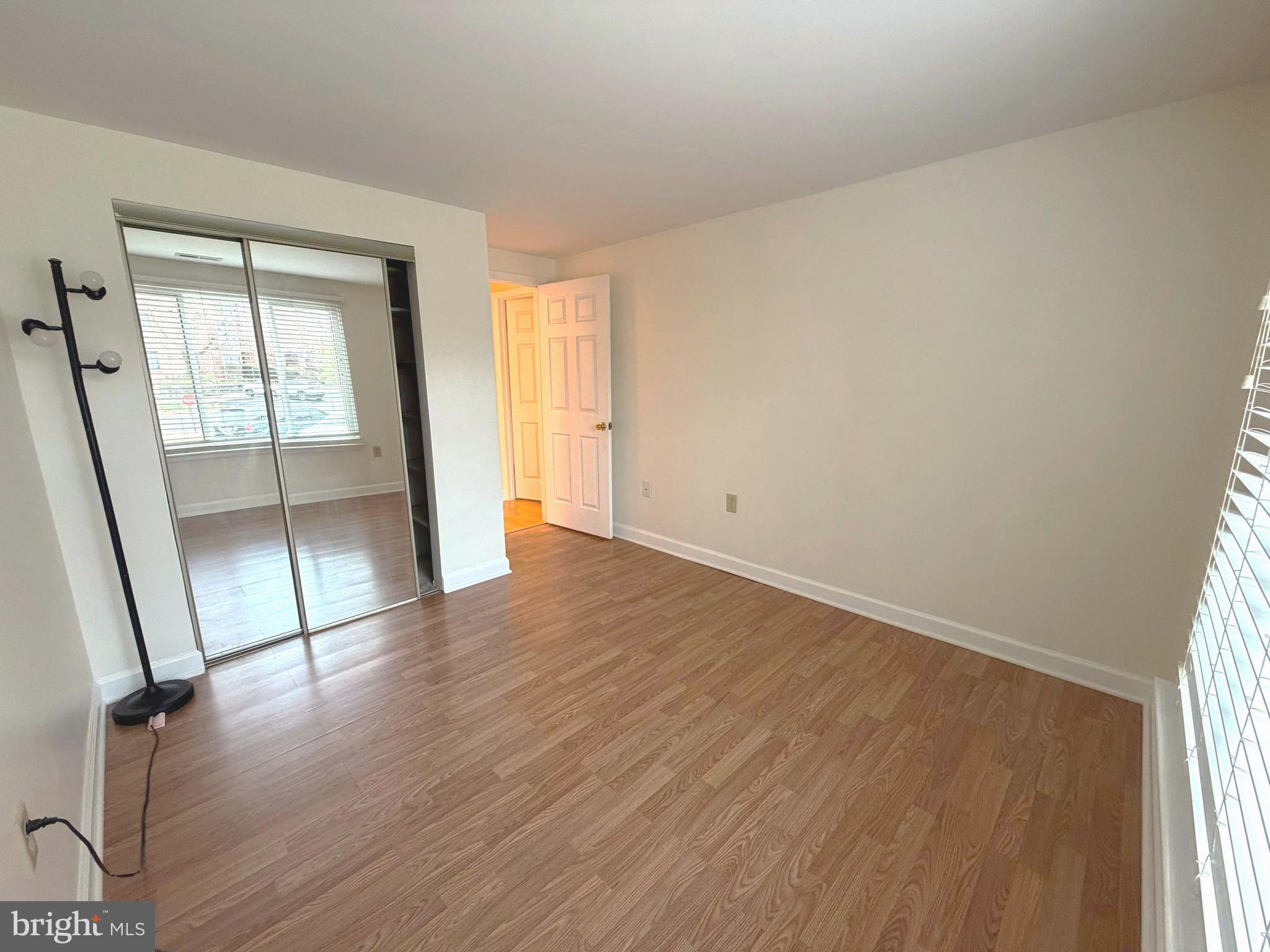 FARMINGDALE - Residential