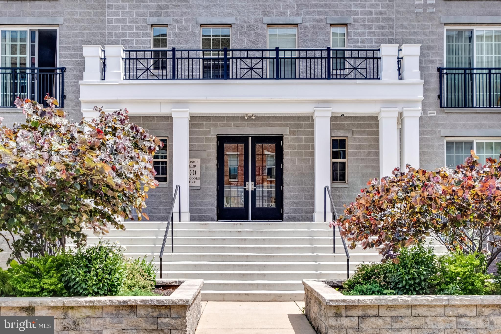 NAVAL SQUARE - Residential Lease