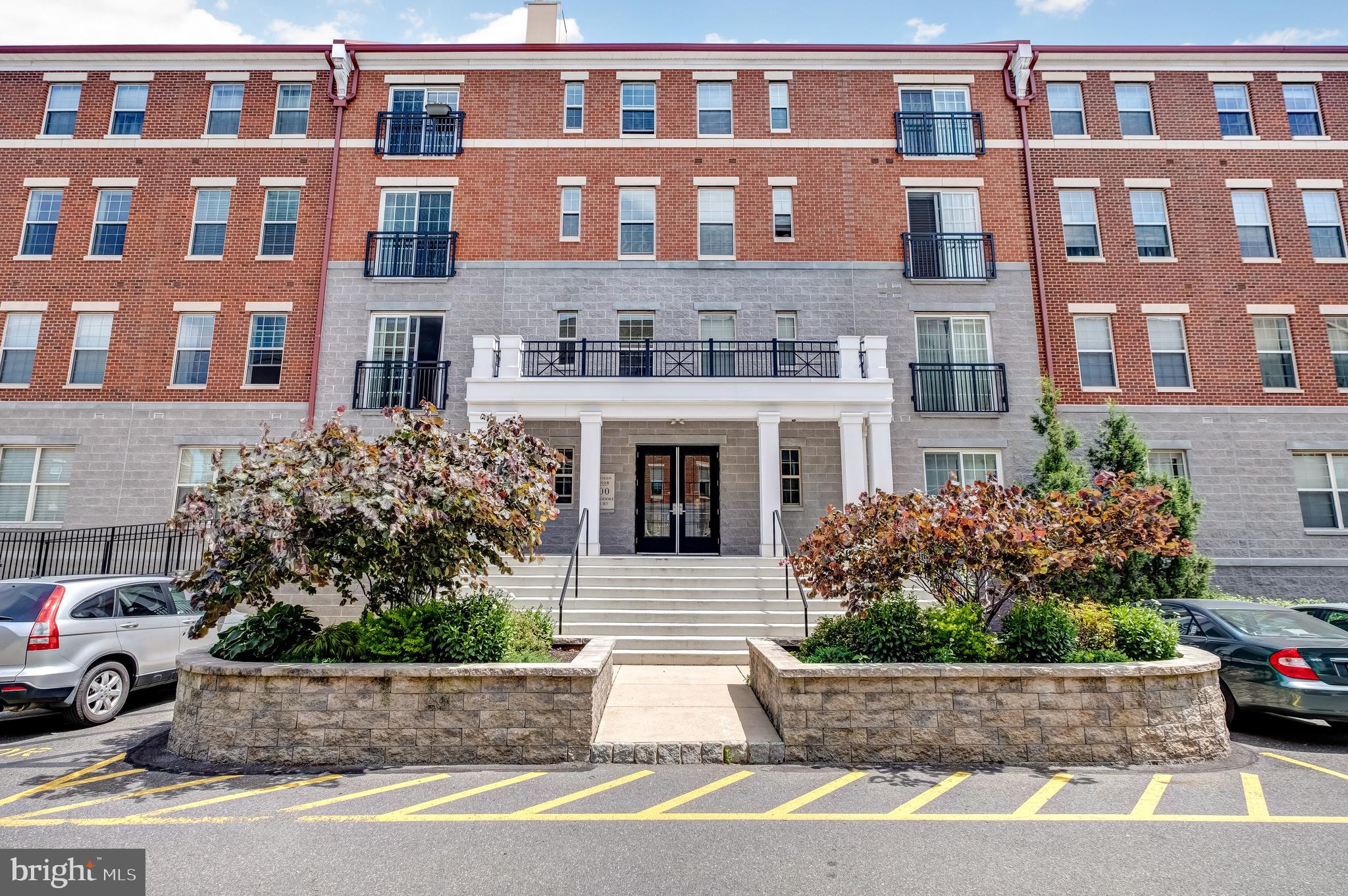 NAVAL SQUARE - Residential Lease