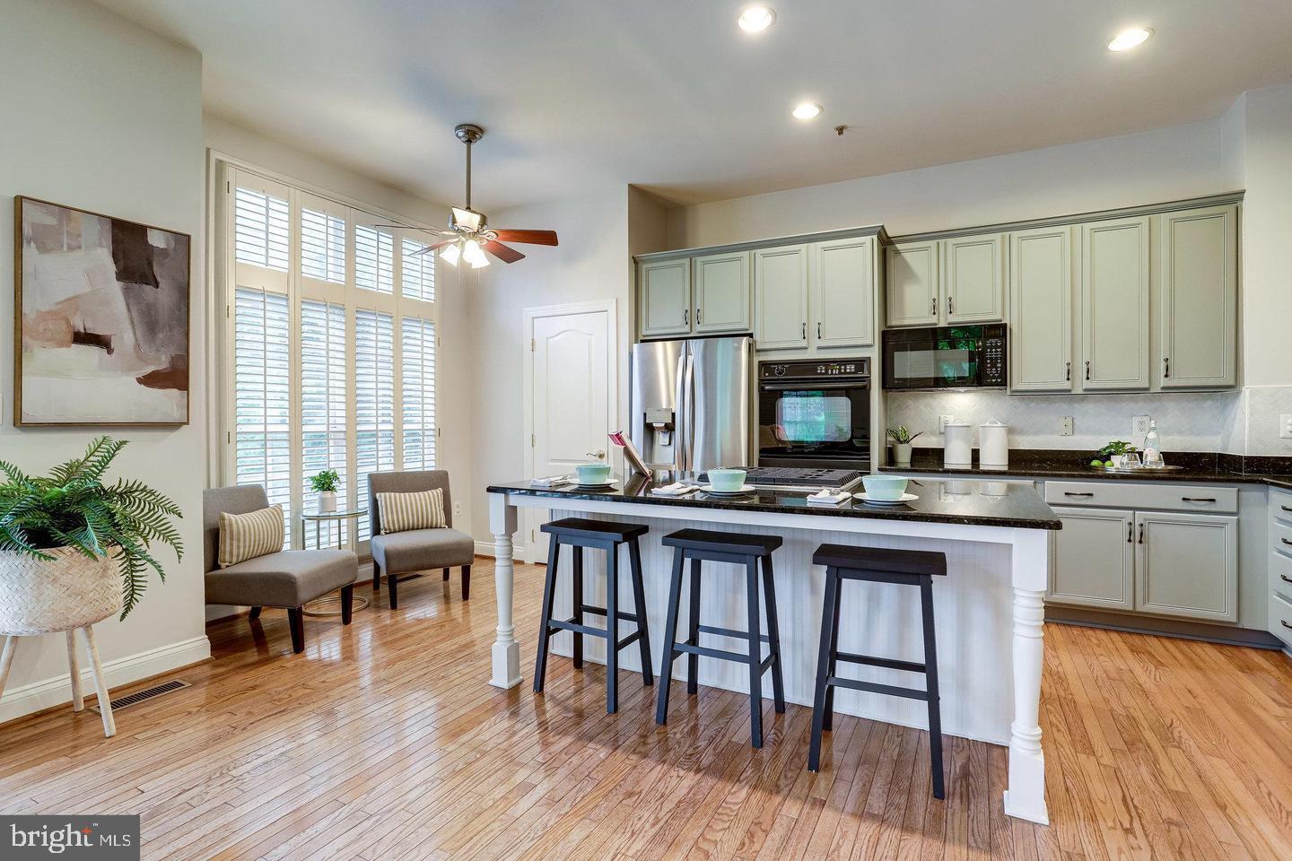 1601 COLONIAL HILLS DRIVE