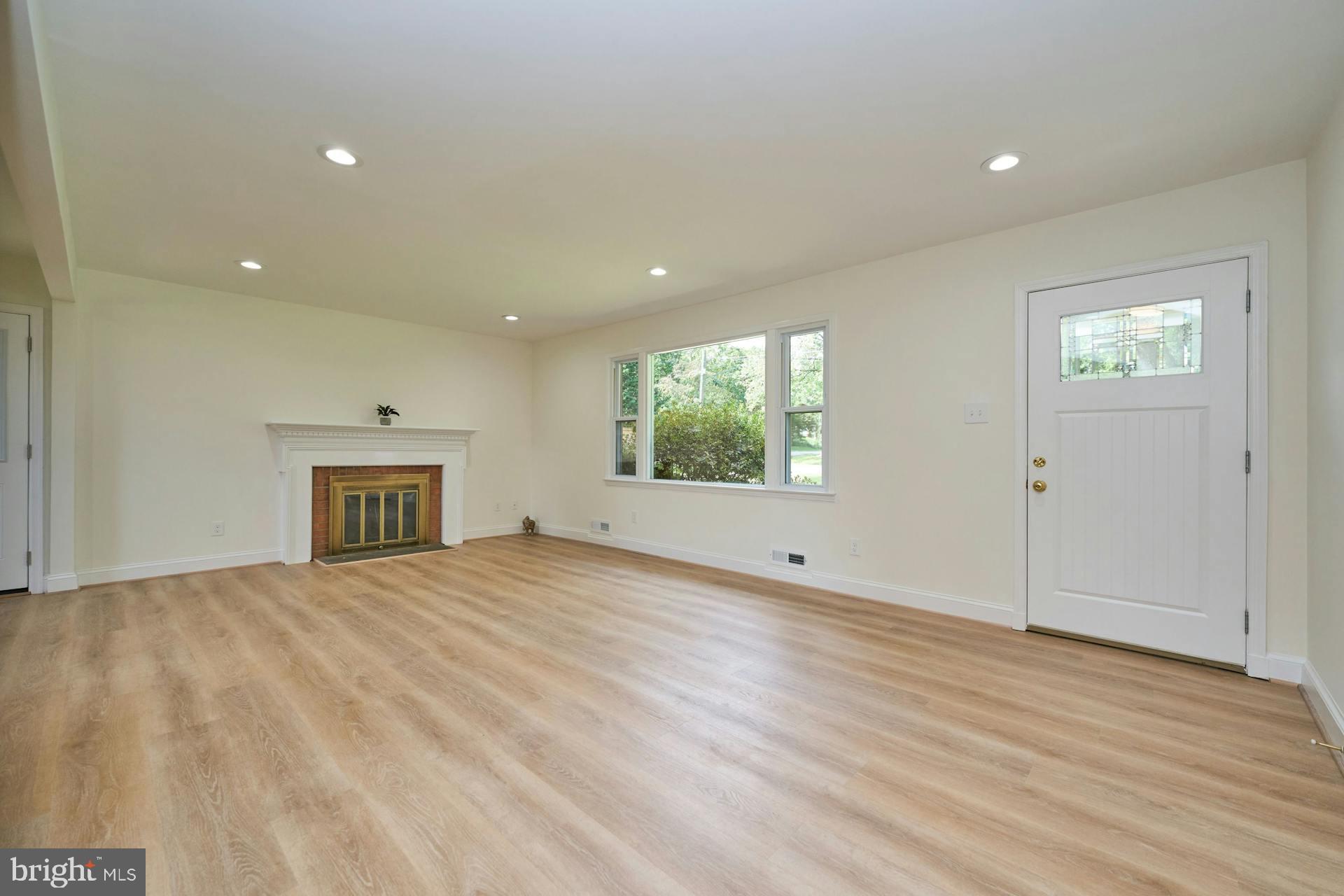 NEAR FALLS CHURCH - Residential