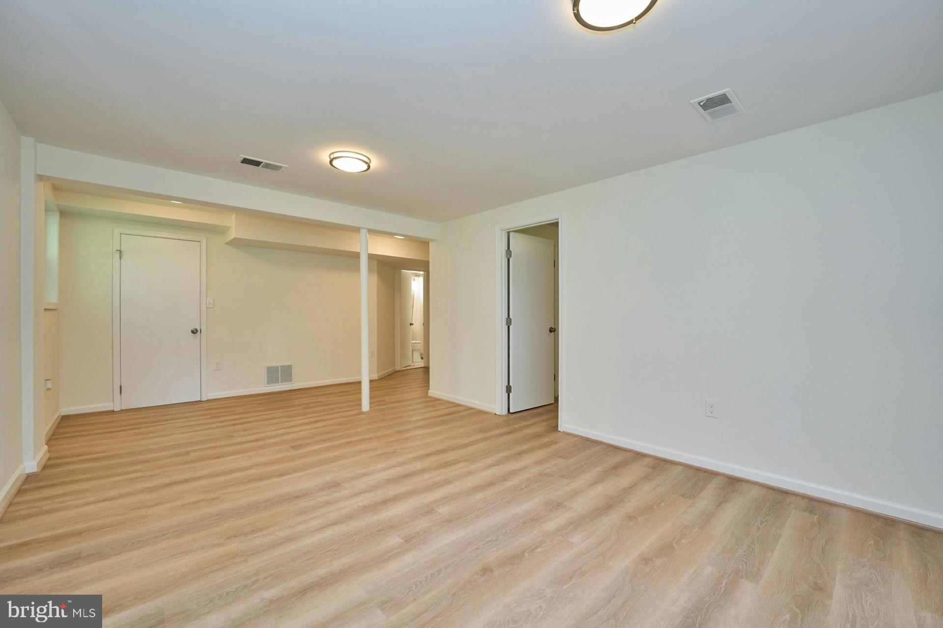 NEAR FALLS CHURCH - Residential