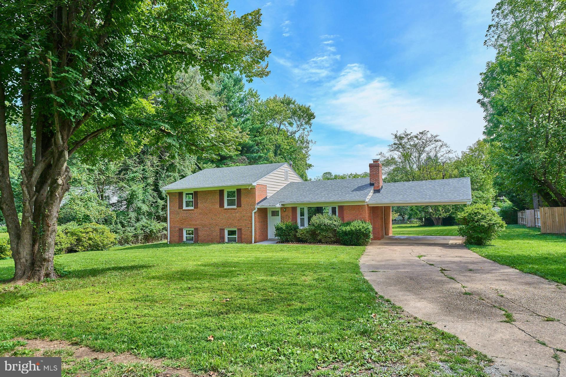 NEAR FALLS CHURCH - Residential