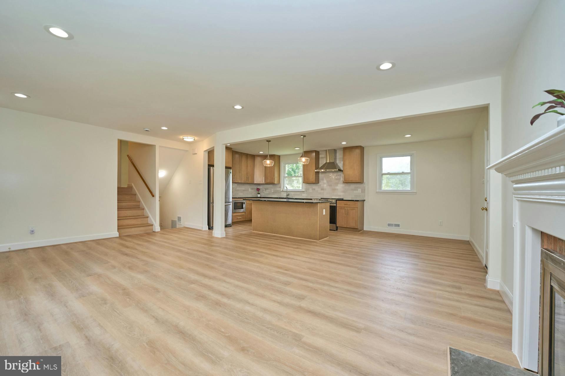 NEAR FALLS CHURCH - Residential