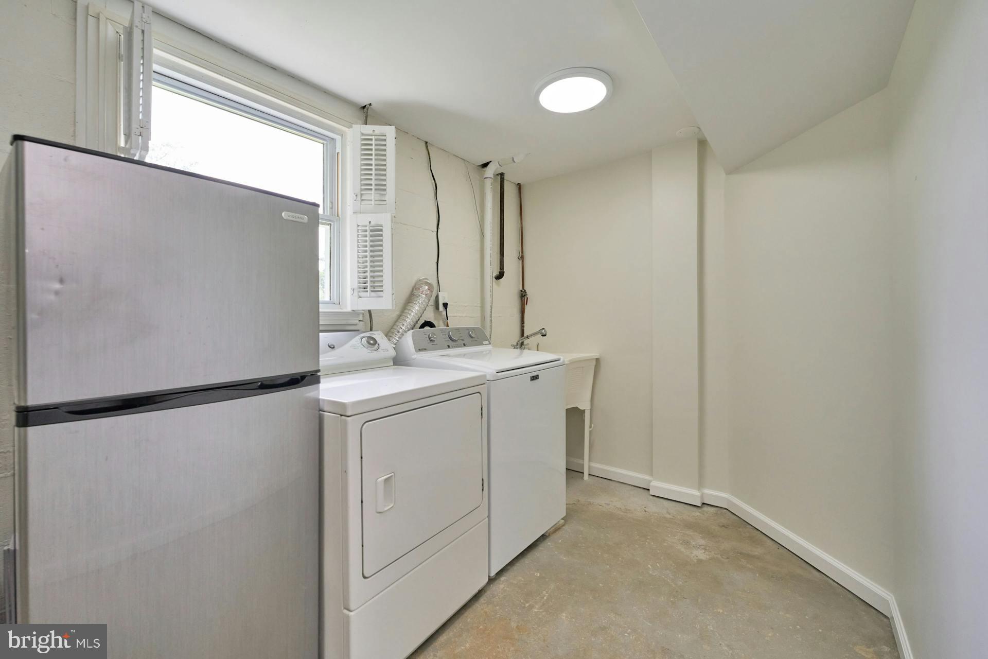 NEAR FALLS CHURCH - Residential