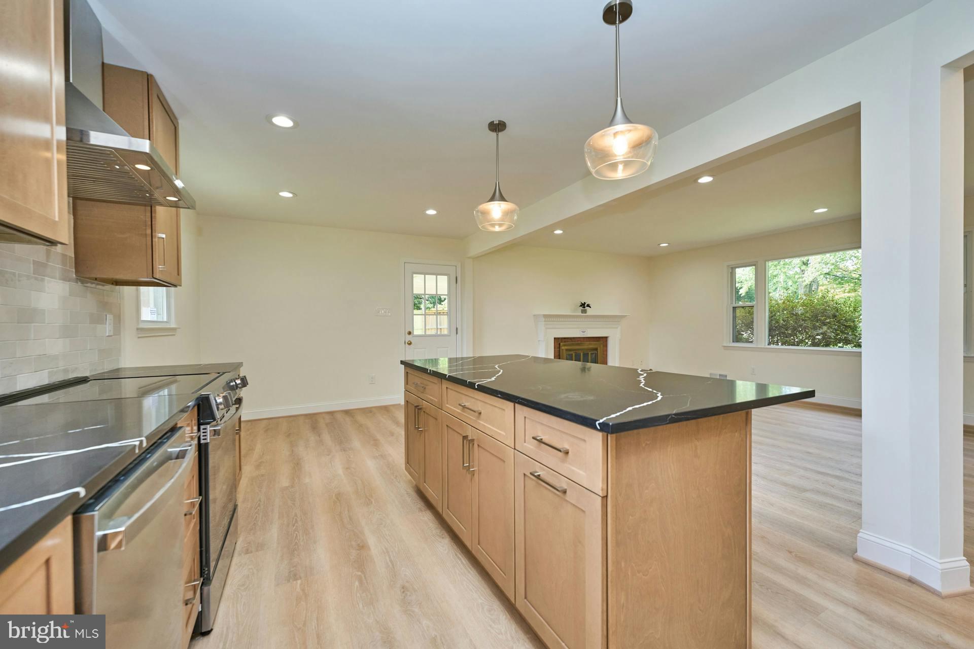 NEAR FALLS CHURCH - Residential